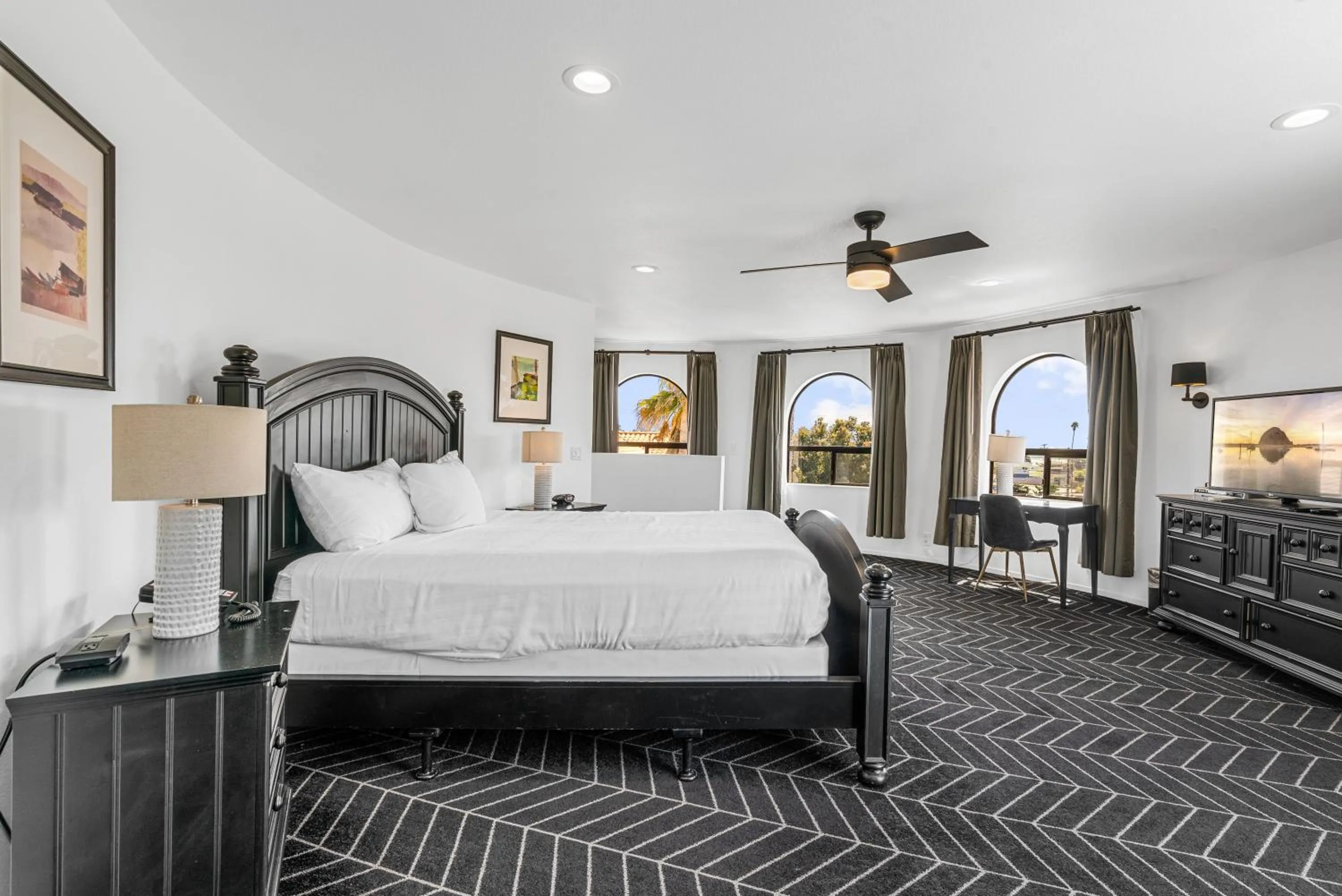 Bedroom, Bed in Masterpiece Hotel