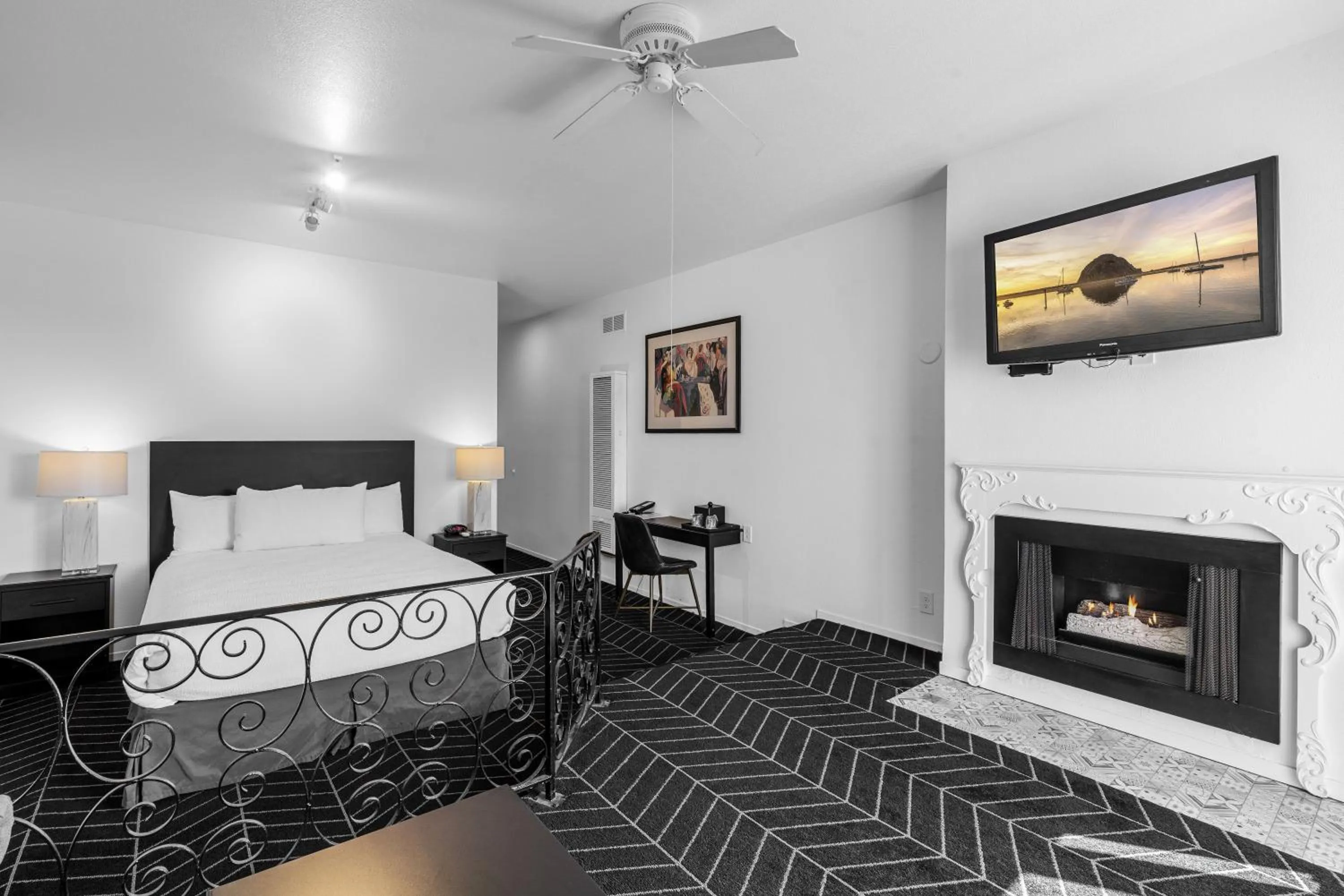 Bedroom, Bed in Masterpiece Hotel