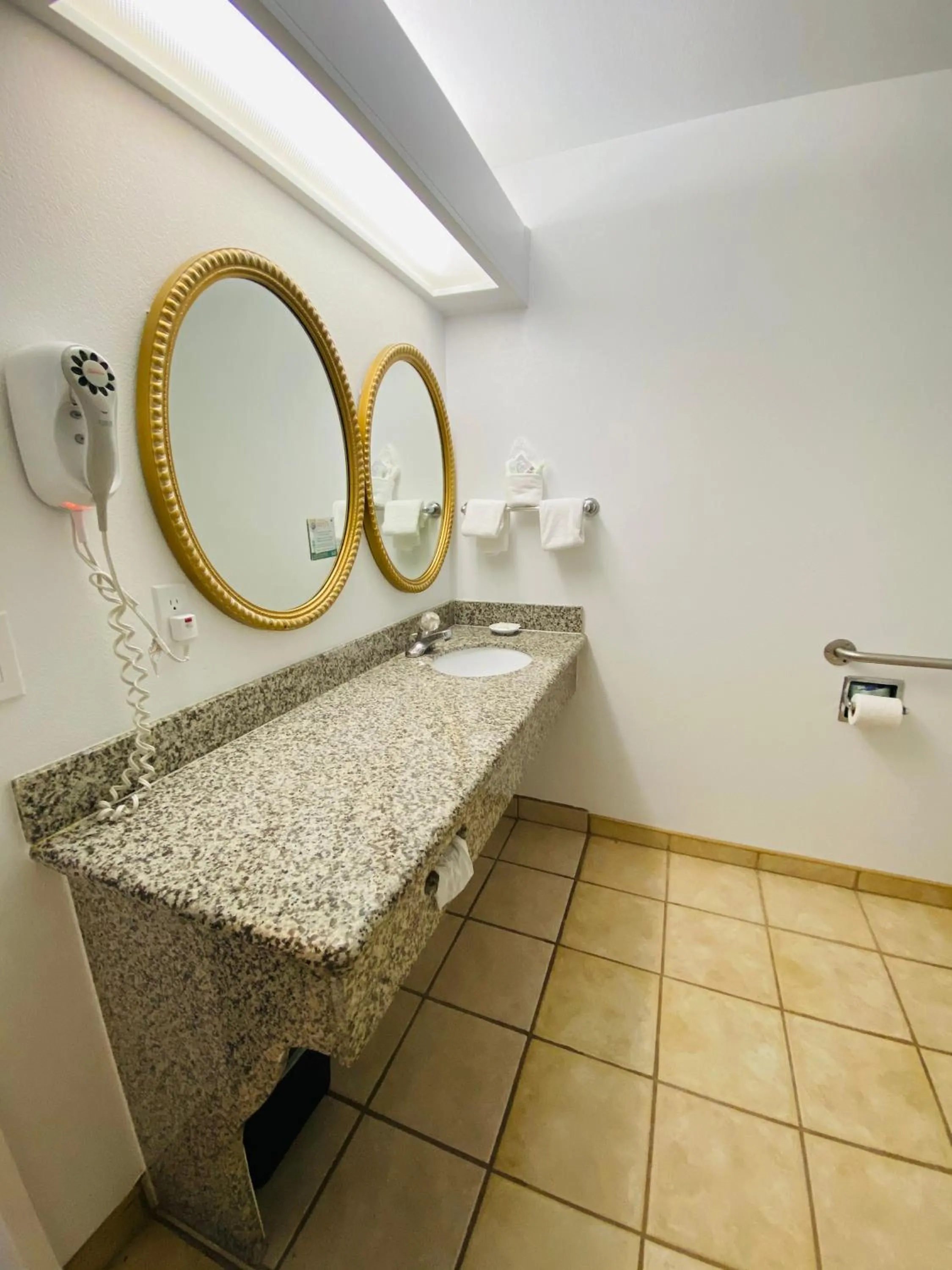 Bathroom in Masterpiece Hotel