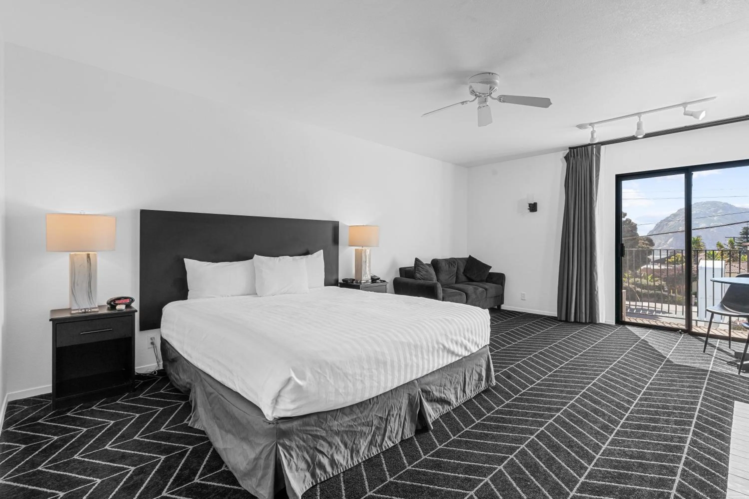 Bedroom, Bed in Masterpiece Hotel