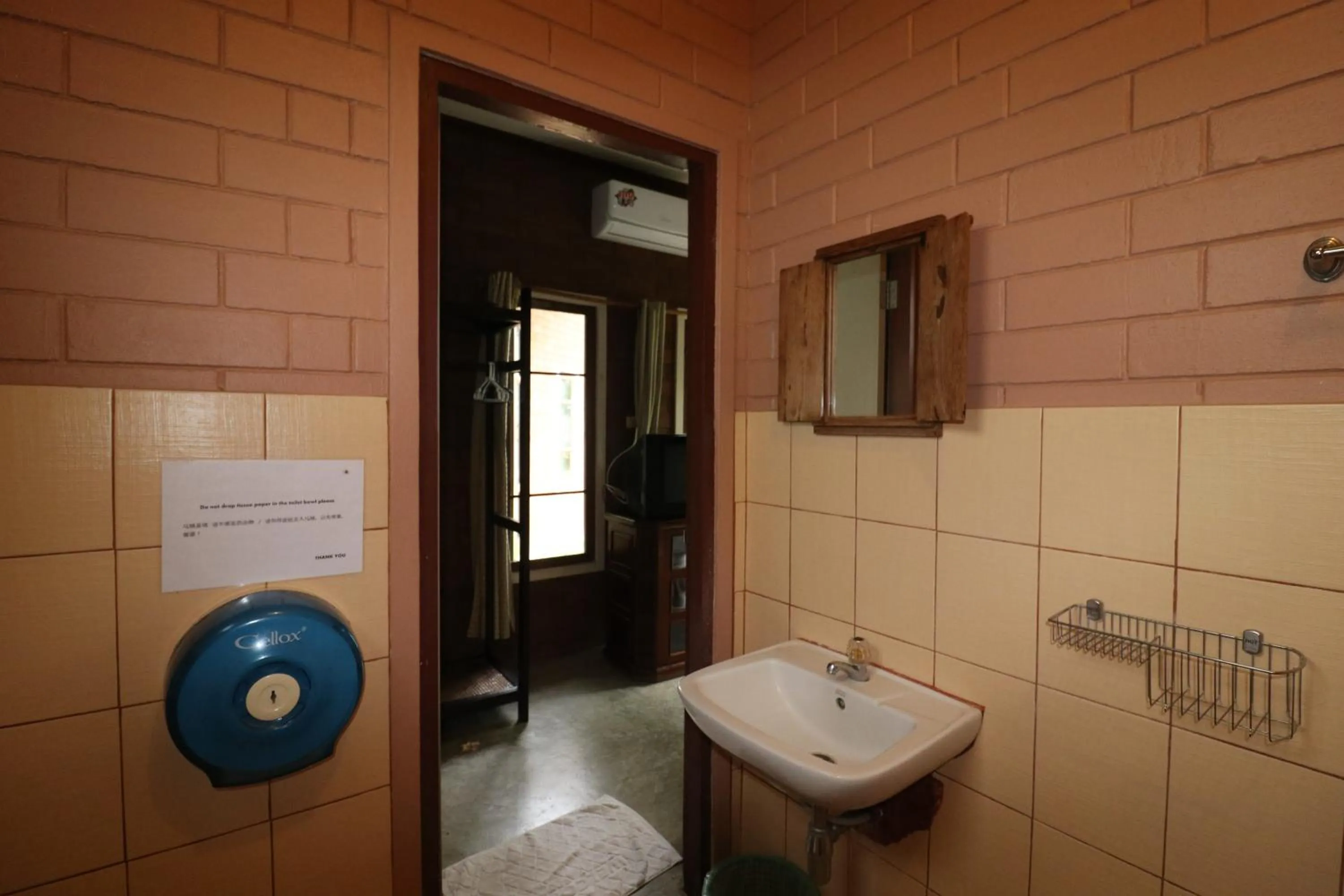 Bathroom in GongKaew HuenKum Hotel