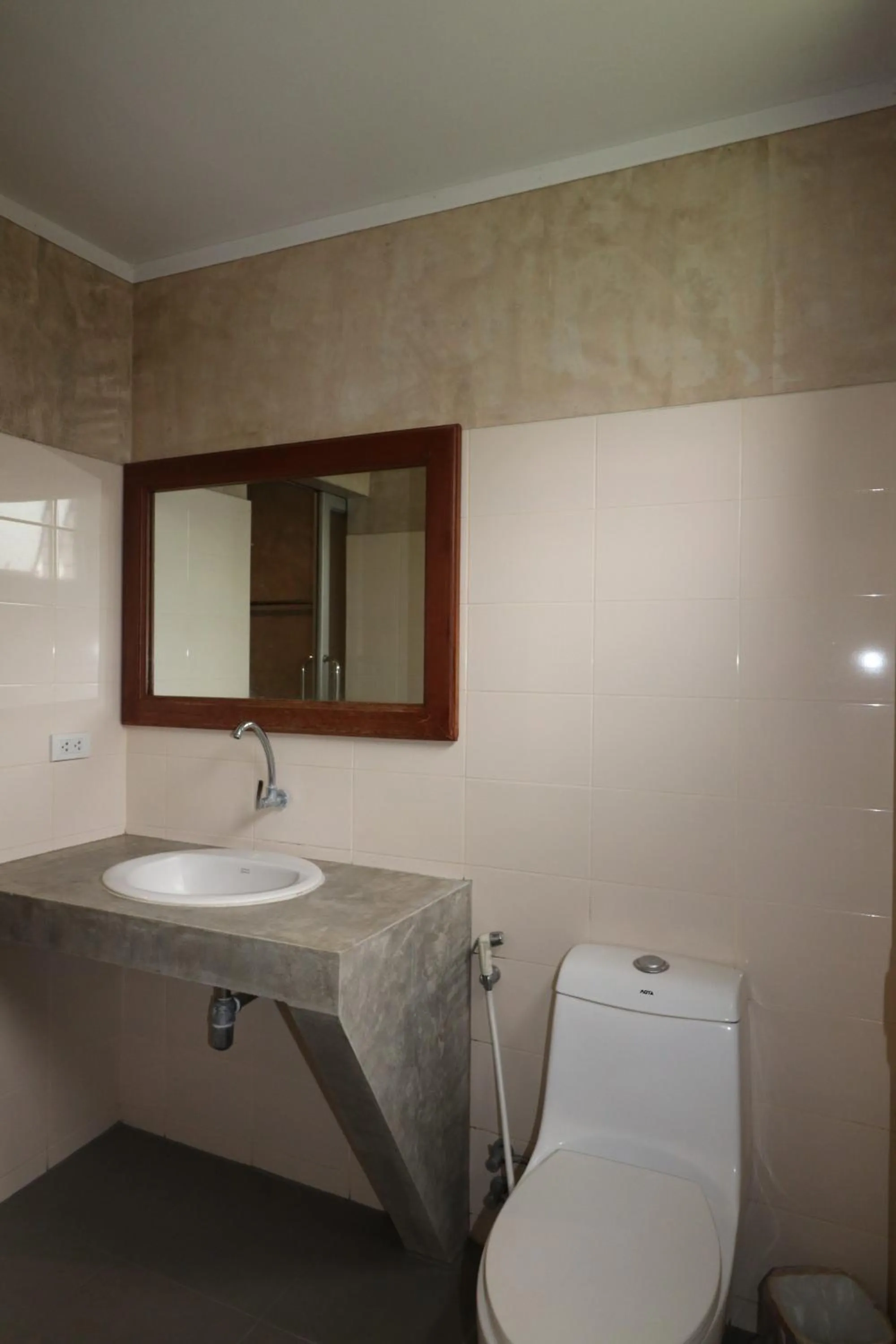 Bathroom in GongKaew HuenKum Hotel