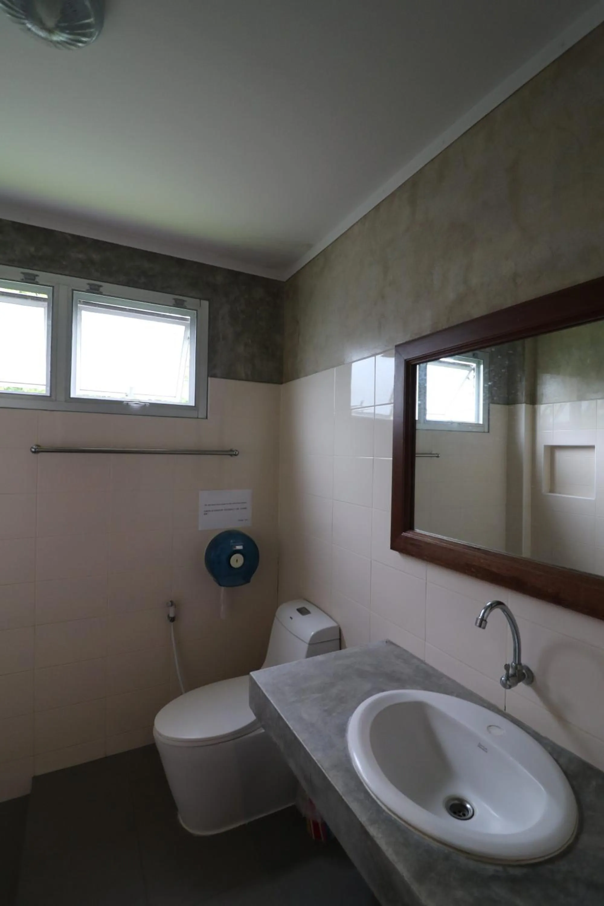 Bathroom in GongKaew HuenKum Hotel