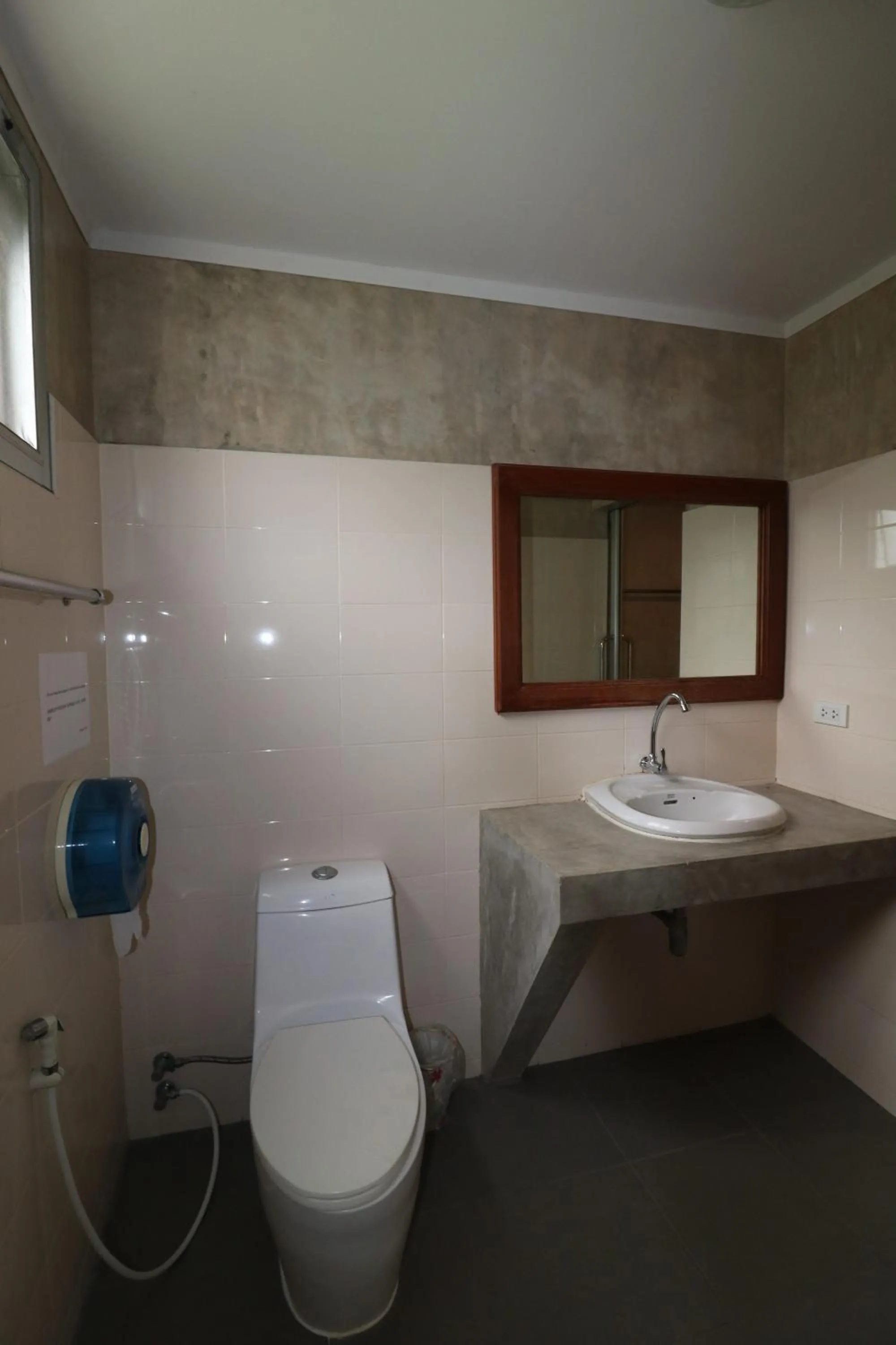 Bathroom in GongKaew HuenKum Hotel