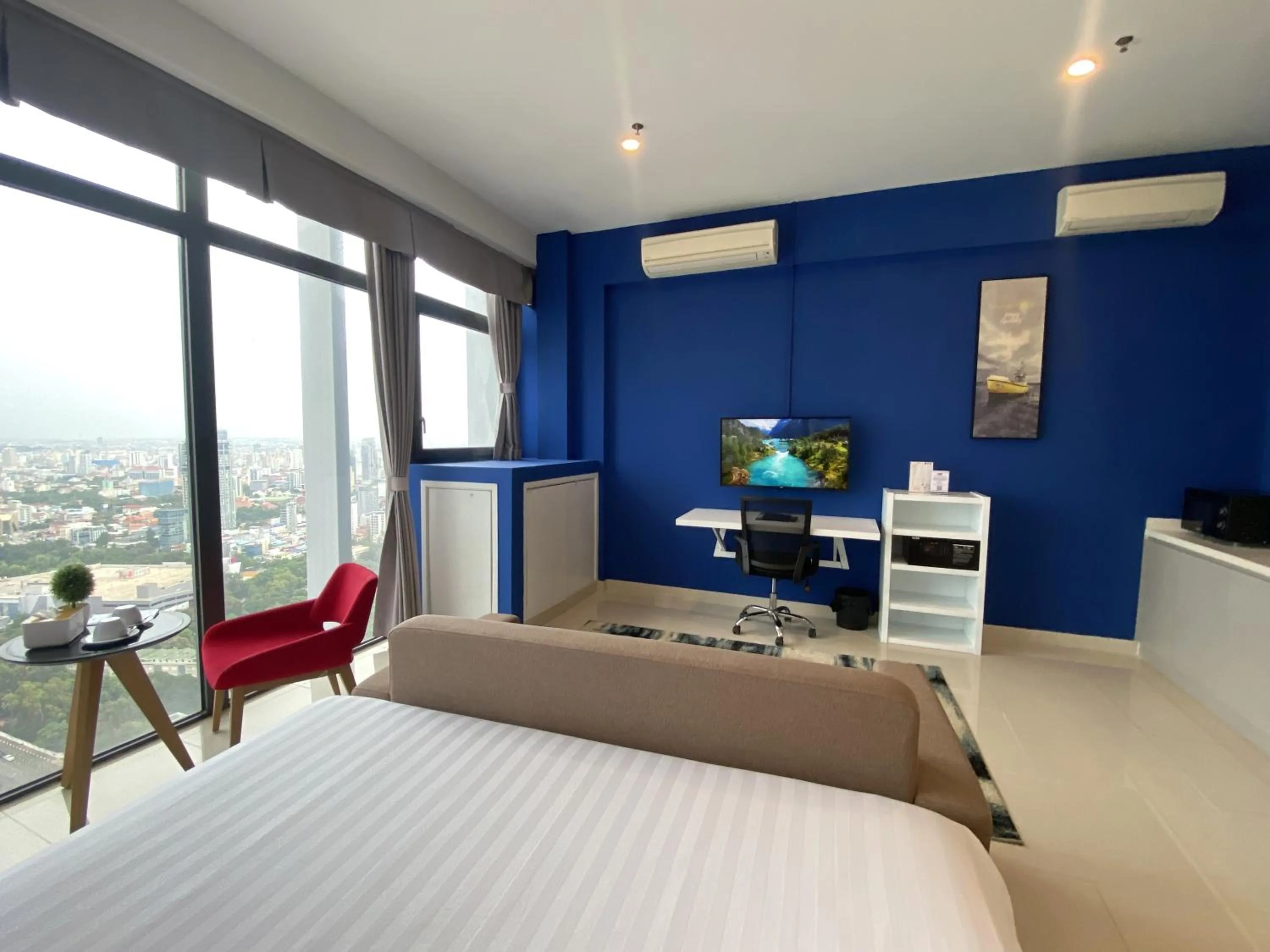 TV and multimedia, Bed in The Bridge Club