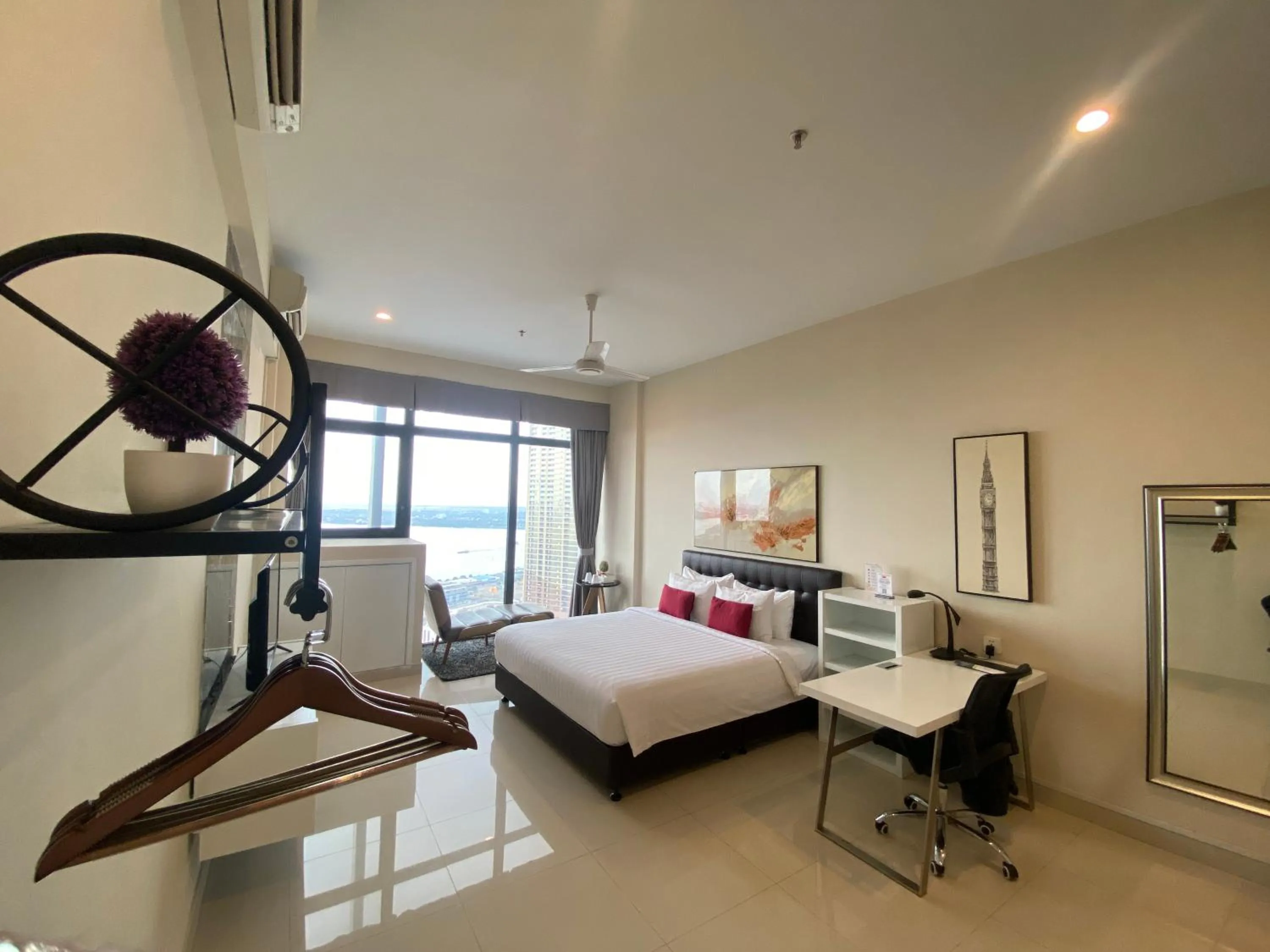 Bedroom, Bed in The Bridge Club