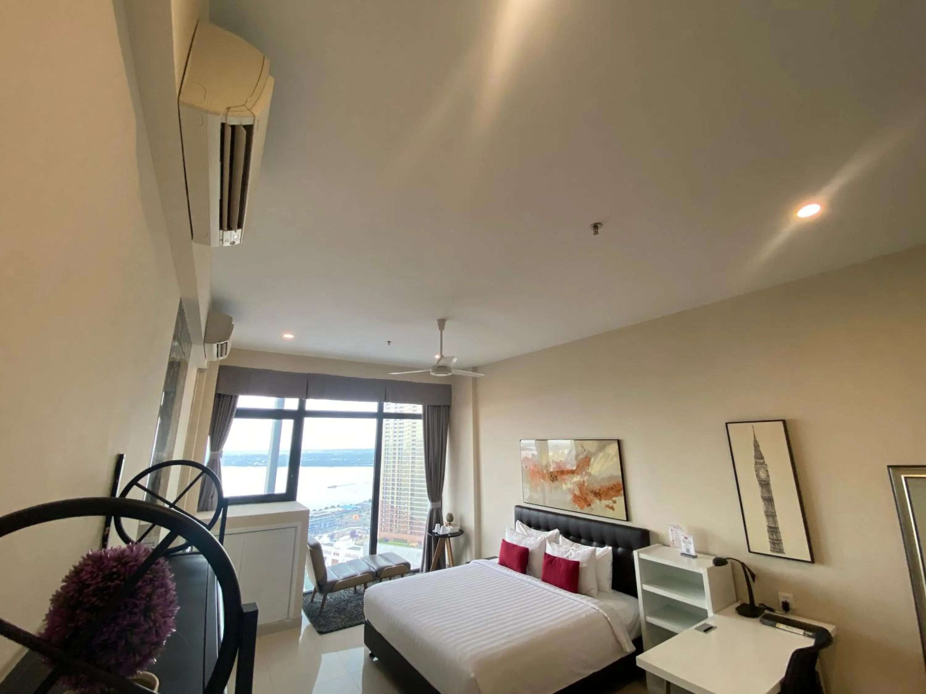 City view, Bed in The Bridge Club