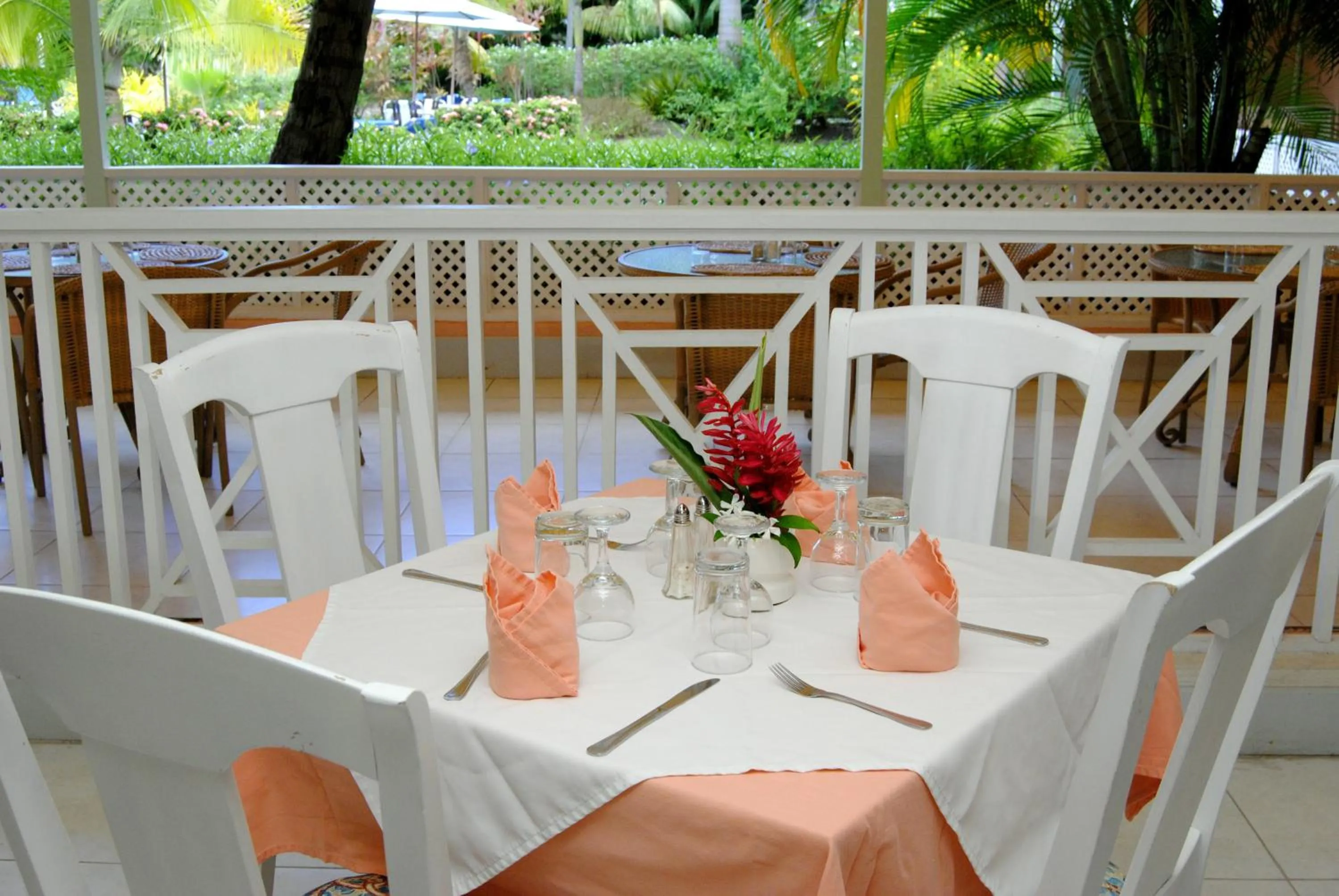 Restaurant/places to eat in Sunbay Hotel