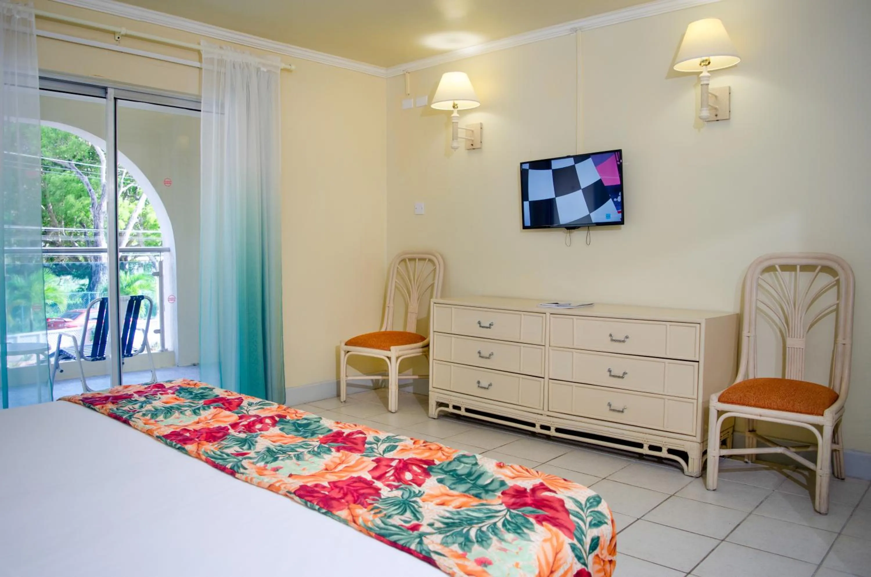 TV and multimedia, Bed in Sunbay Hotel