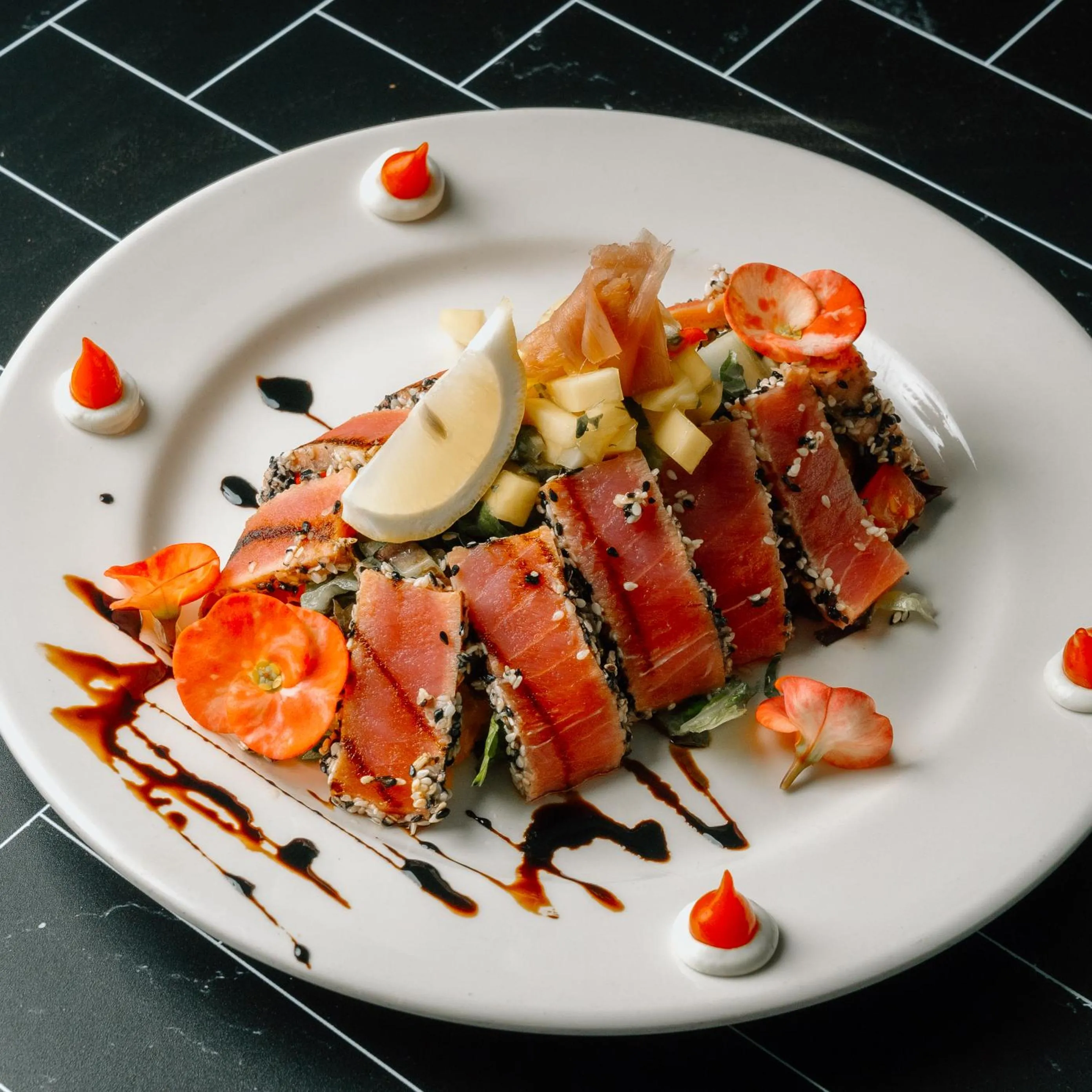 Food and drinks in Holiday Inn Resort Grand Cayman by IHG