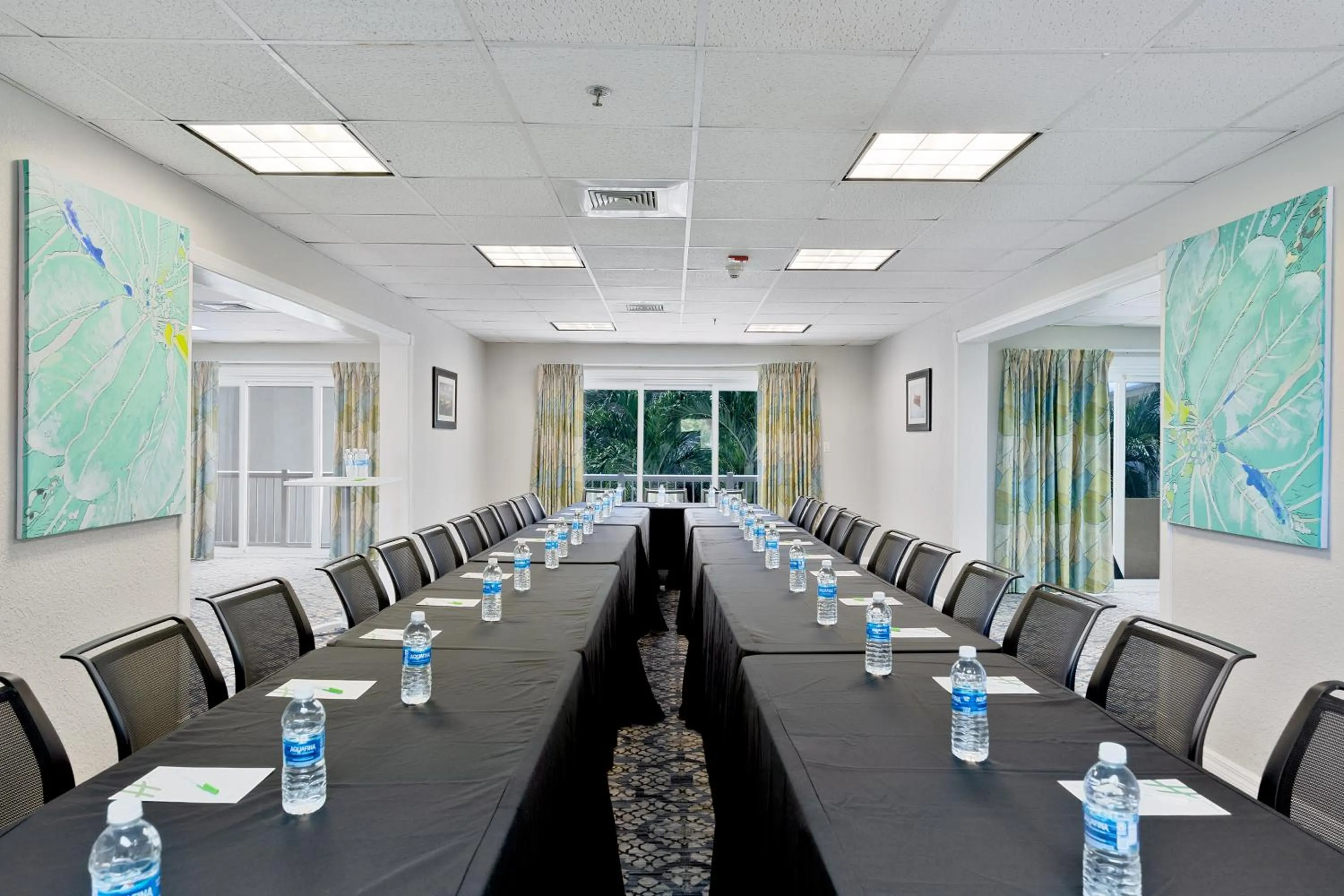Meeting/conference room in Holiday Inn Resort Grand Cayman by IHG