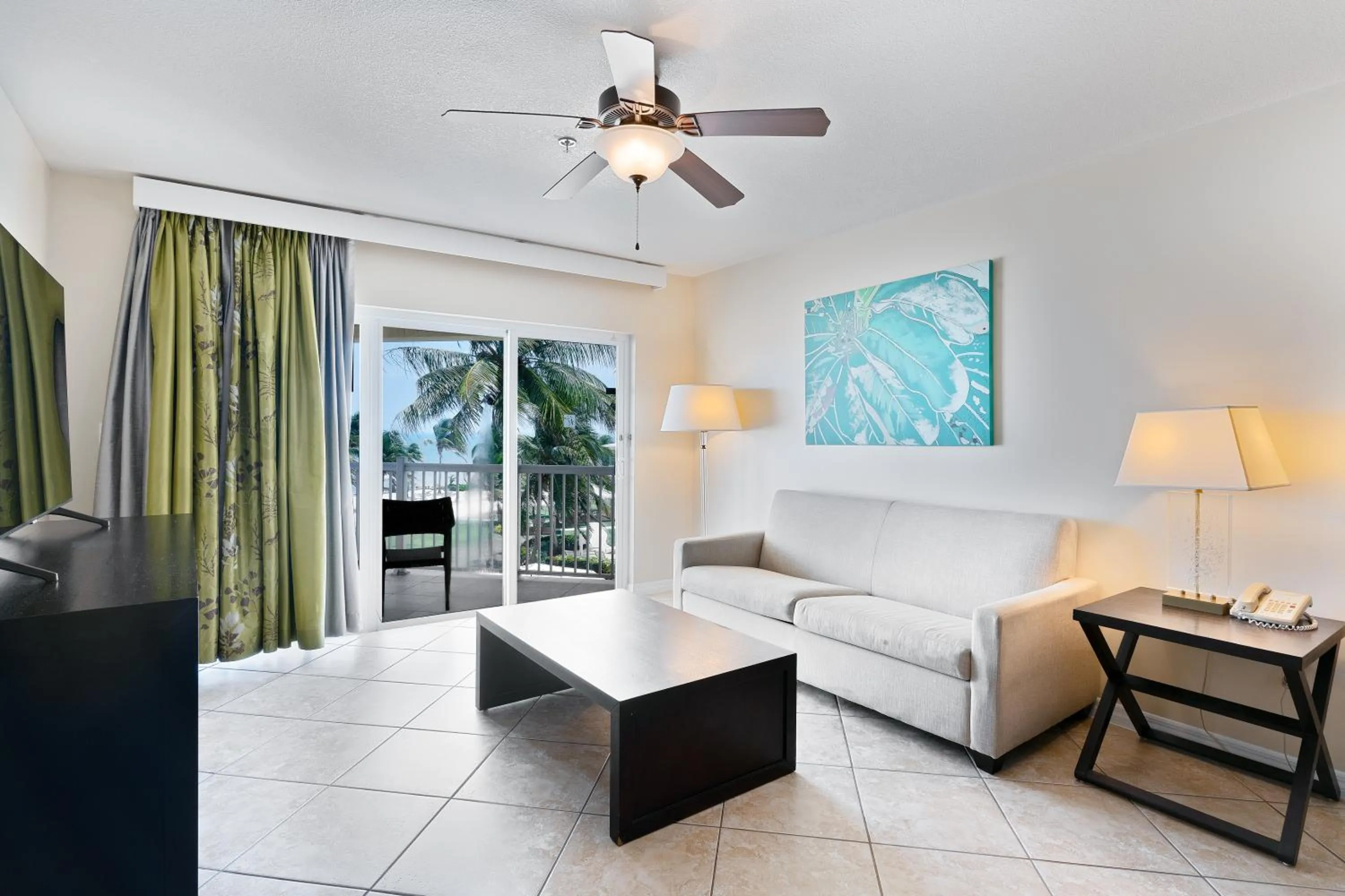 Living room, Bed in Holiday Inn Resort Grand Cayman by IHG