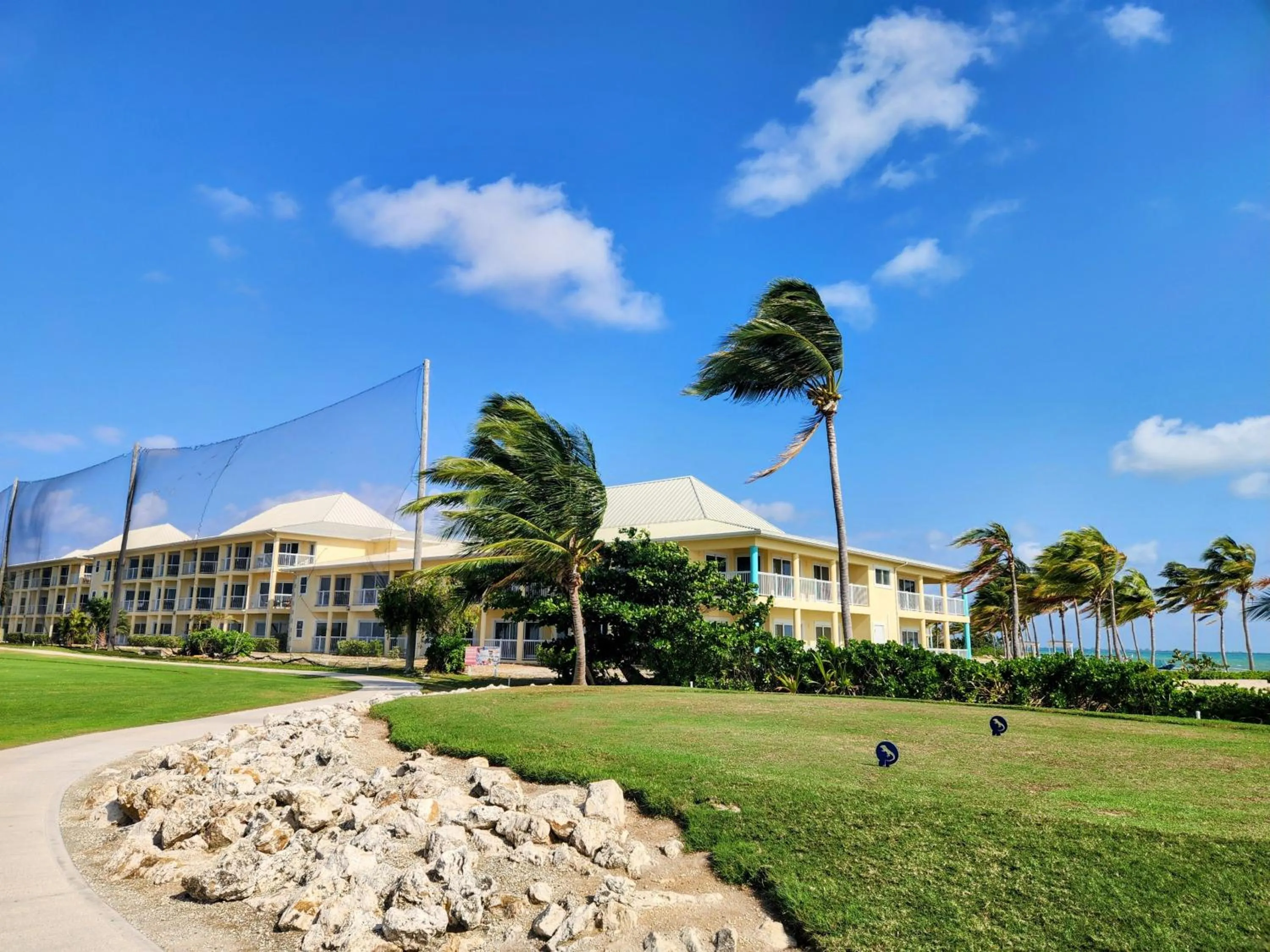 Area and facilities in Holiday Inn Resort Grand Cayman by IHG
