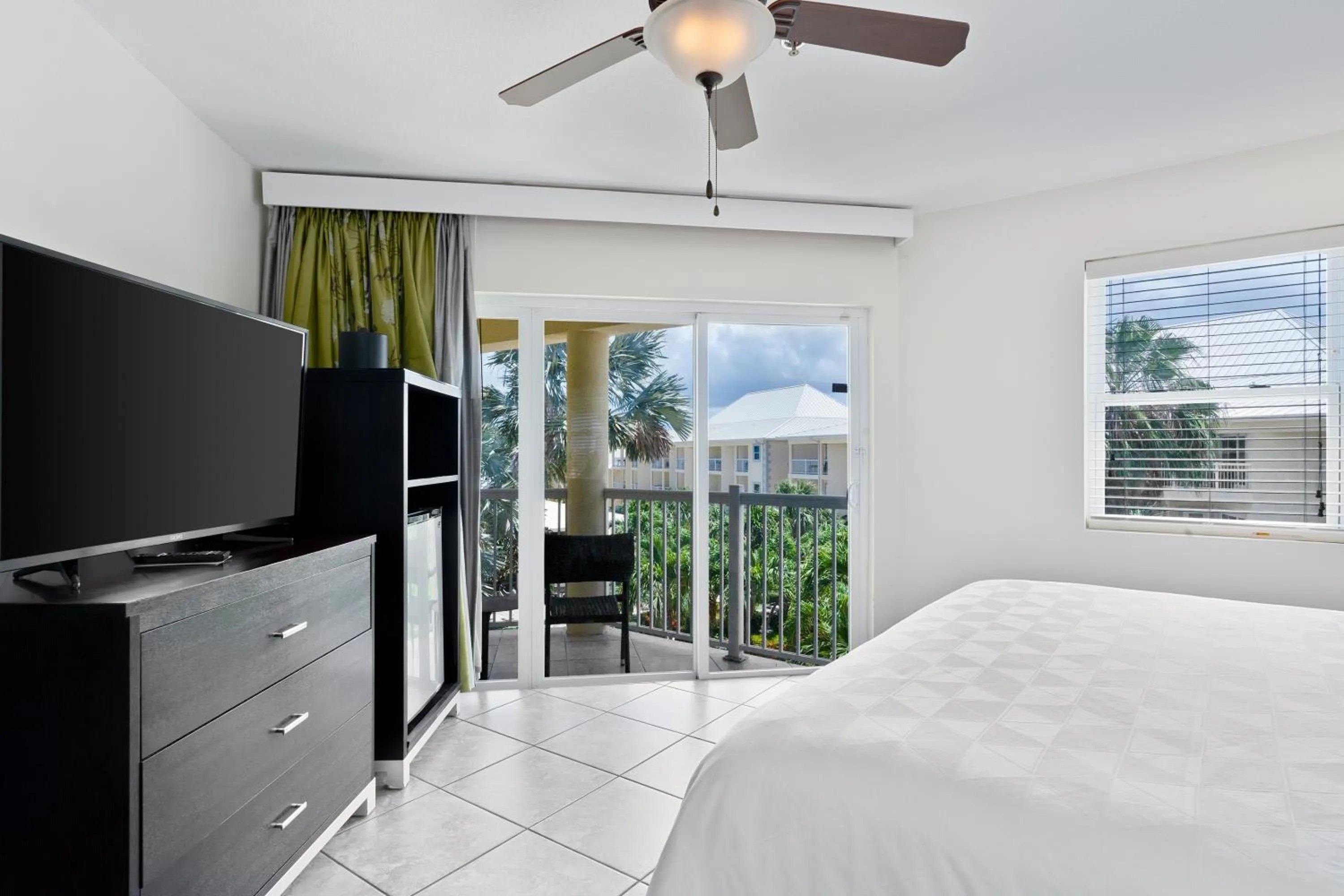 Bedroom, Bed in Holiday Inn Resort Grand Cayman by IHG