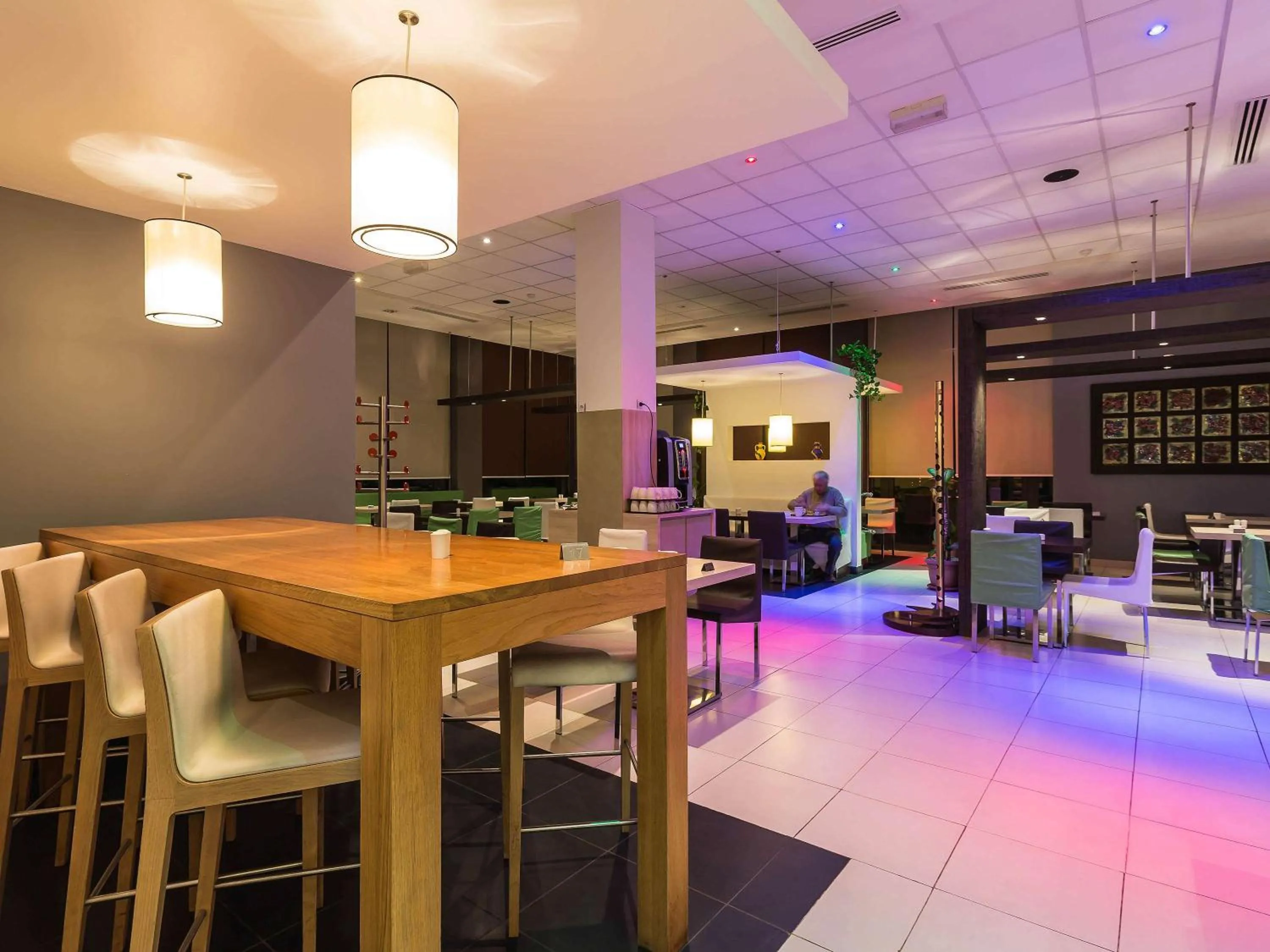 Restaurant/places to eat in ibis Oran les Falaises