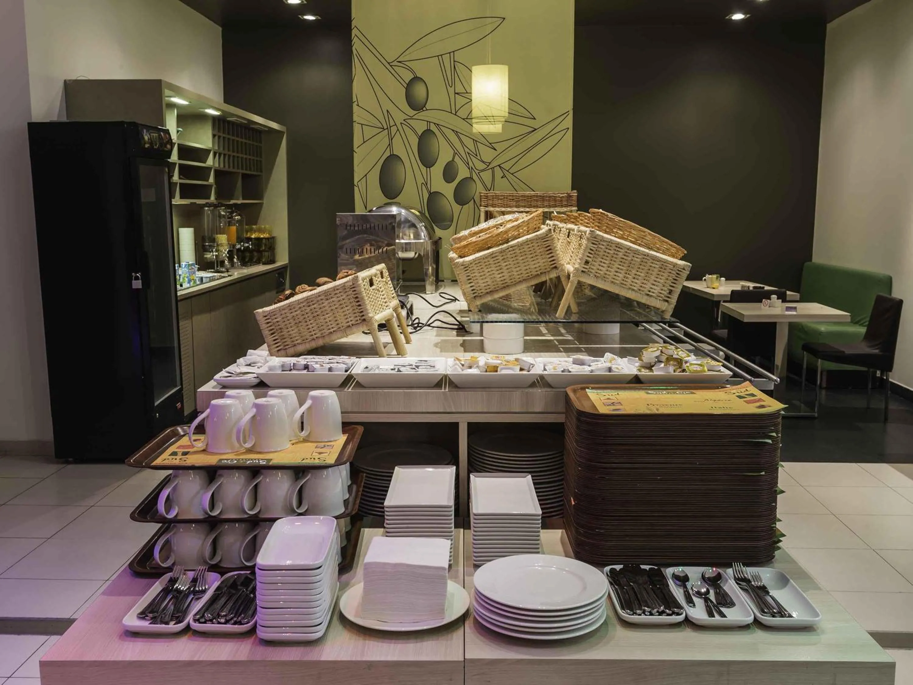 Restaurant/places to eat in ibis Oran les Falaises