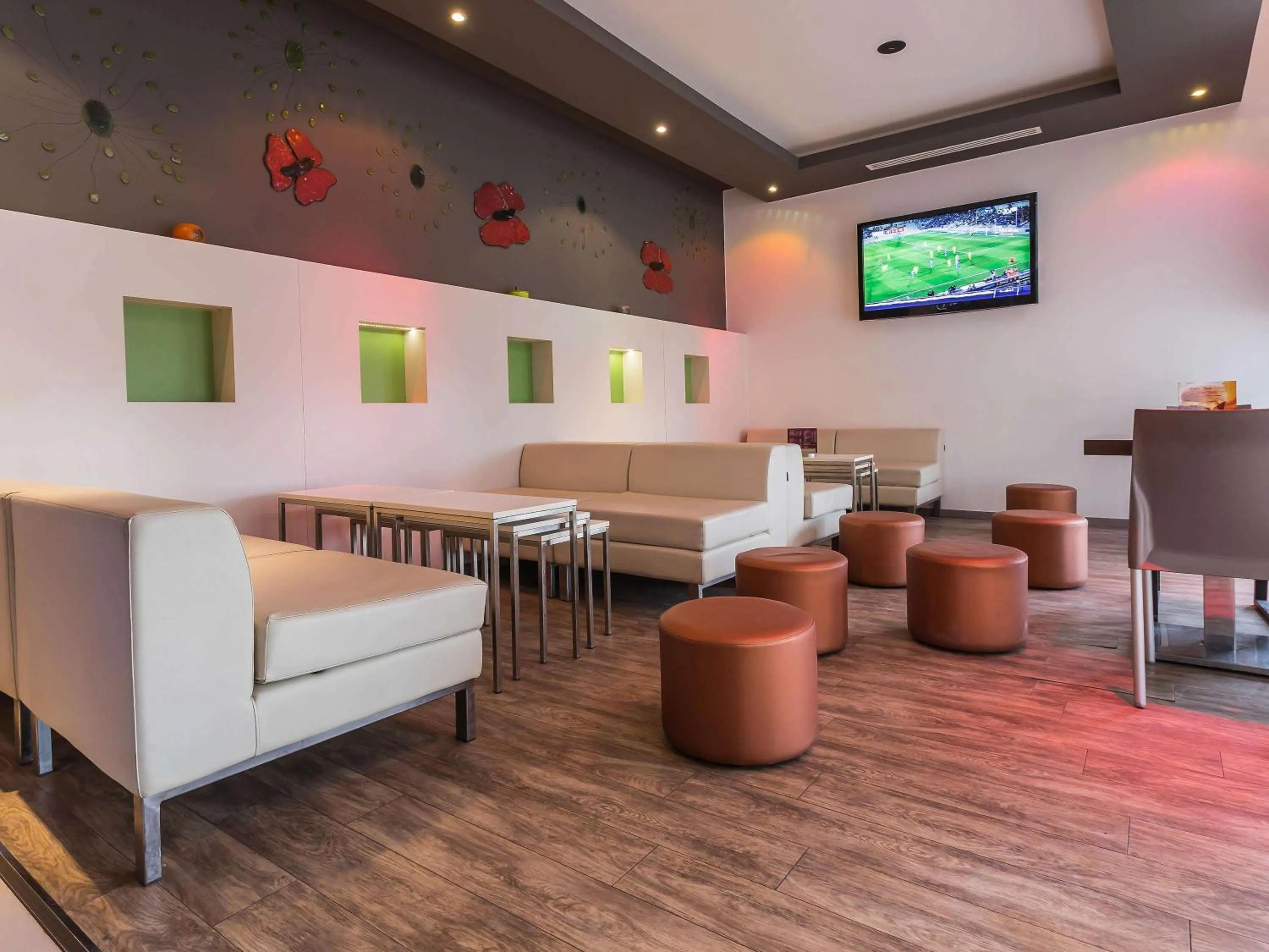 Lounge or bar in ibis Oran les Falaises