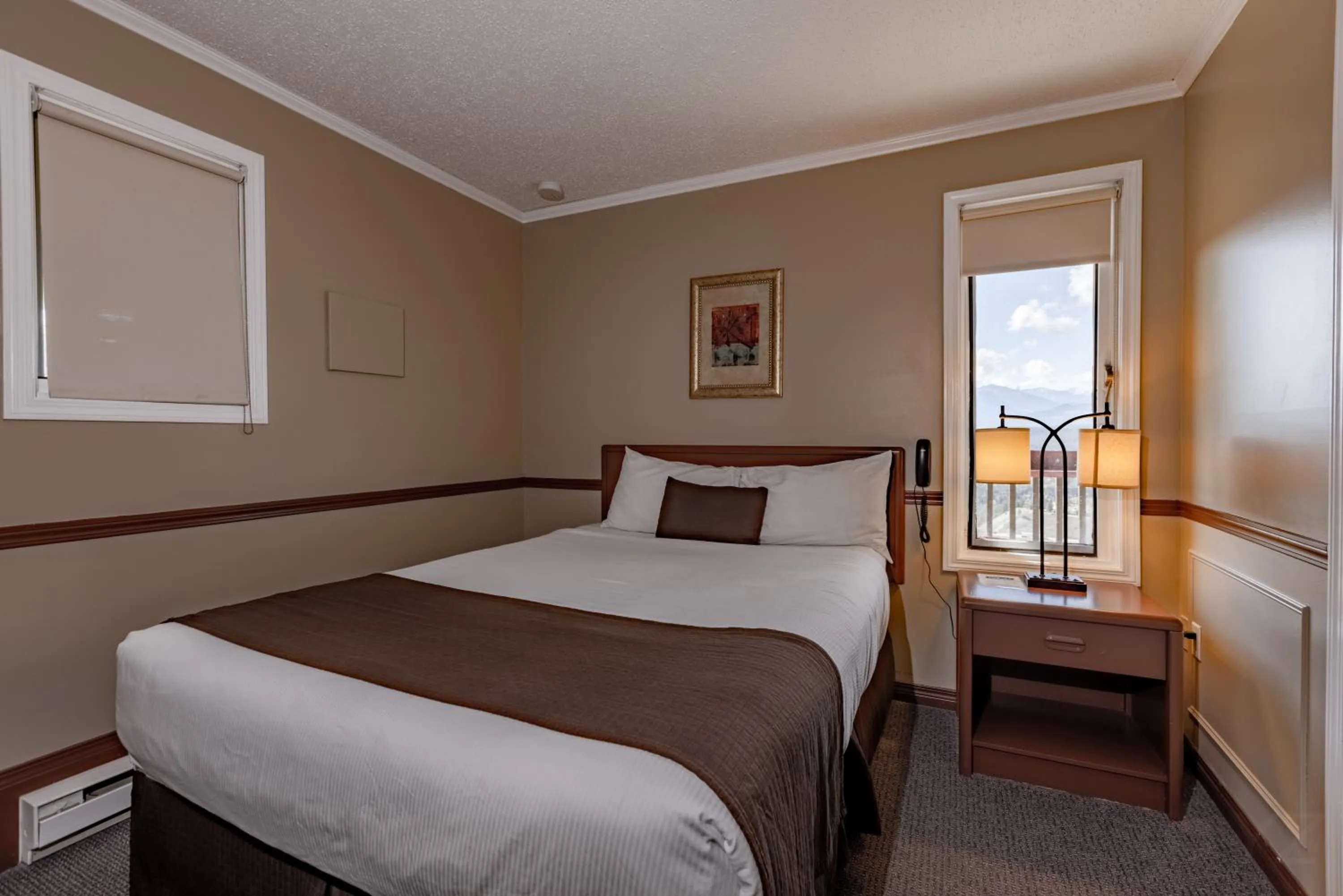 Bedroom, Bed in Radium Chalet