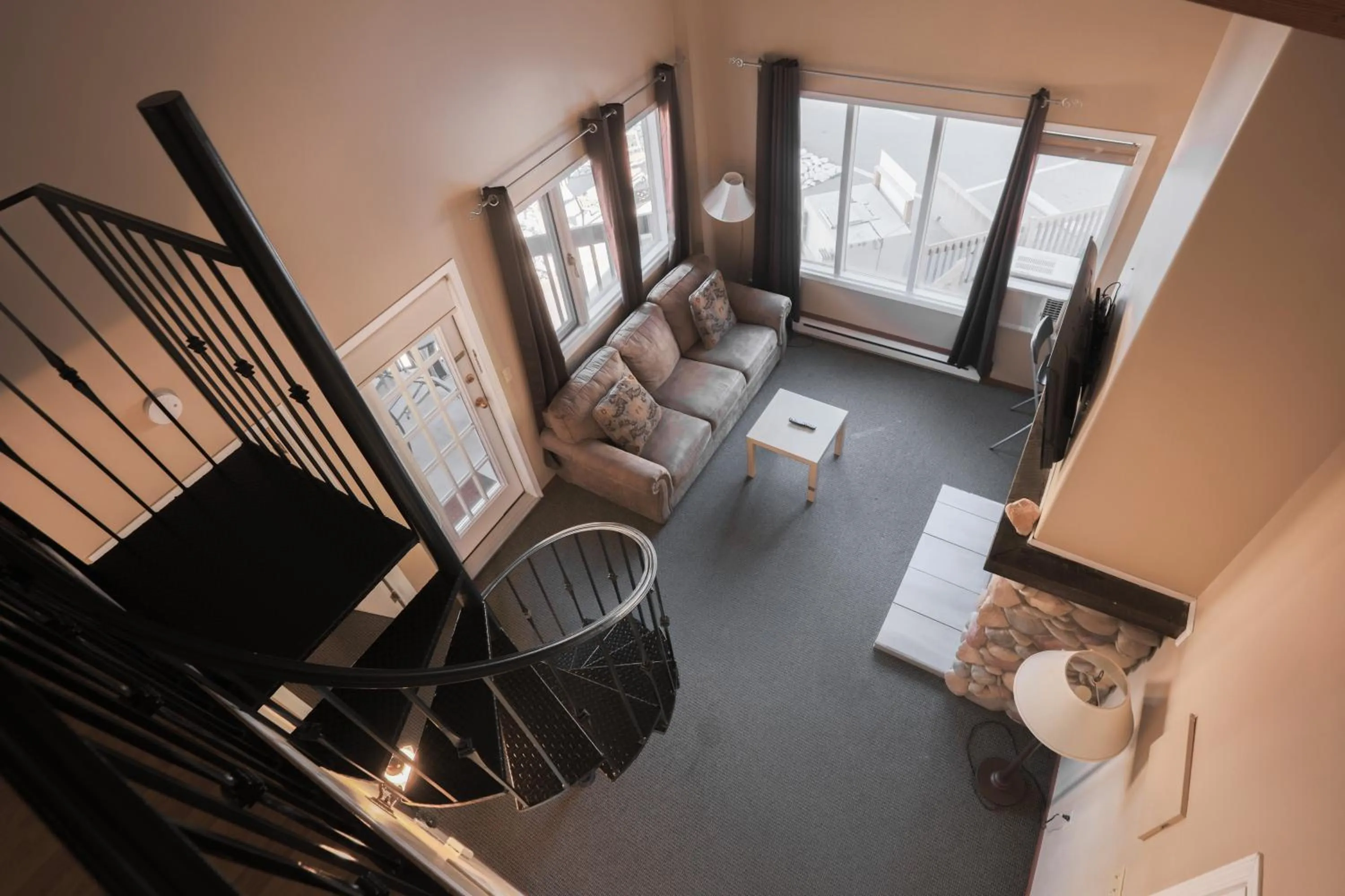 Living room, Bed in Radium Chalet