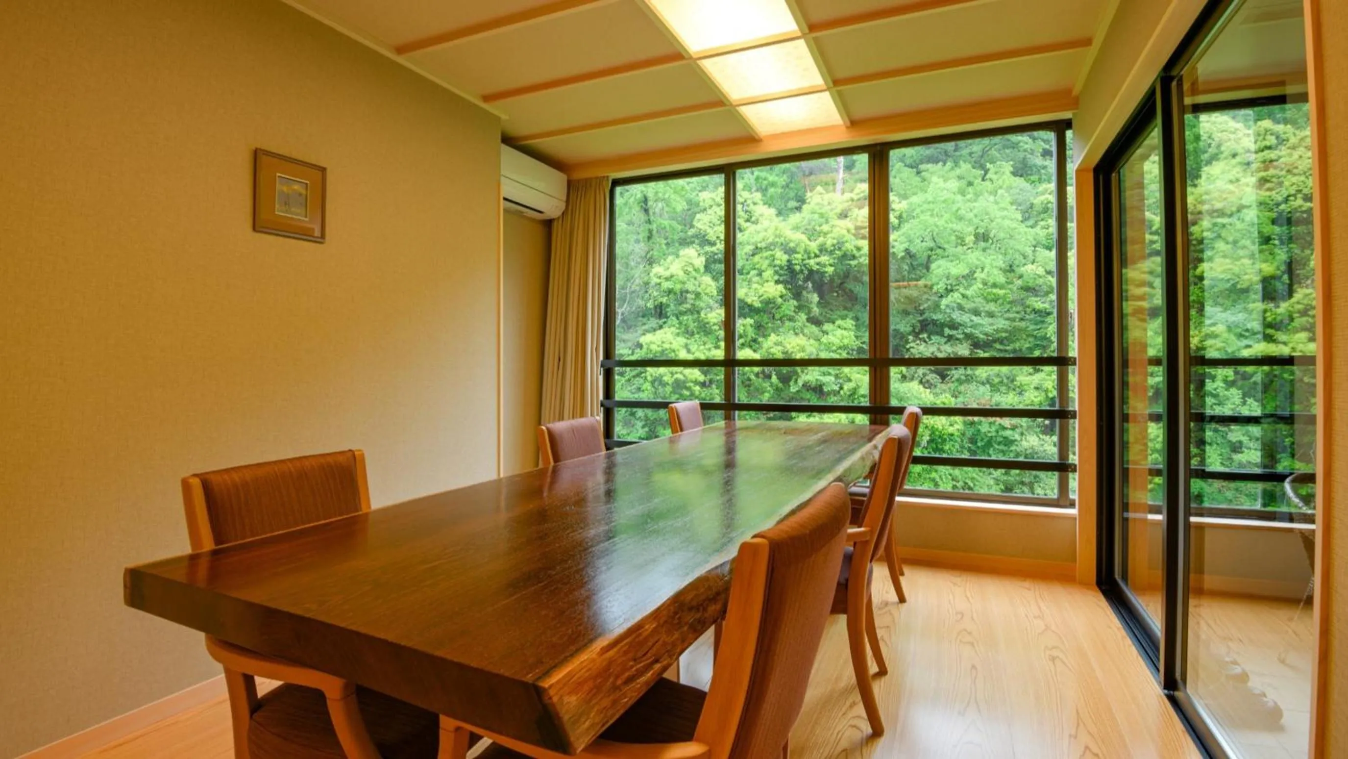 Dining area in Shirasagiyu Tawaraya