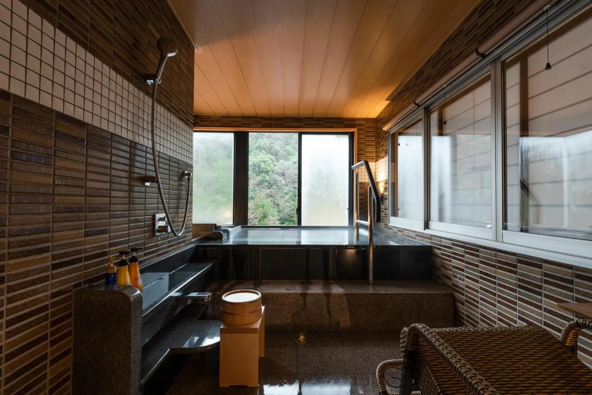 Hot Spring Bath in Shirasagiyu Tawaraya