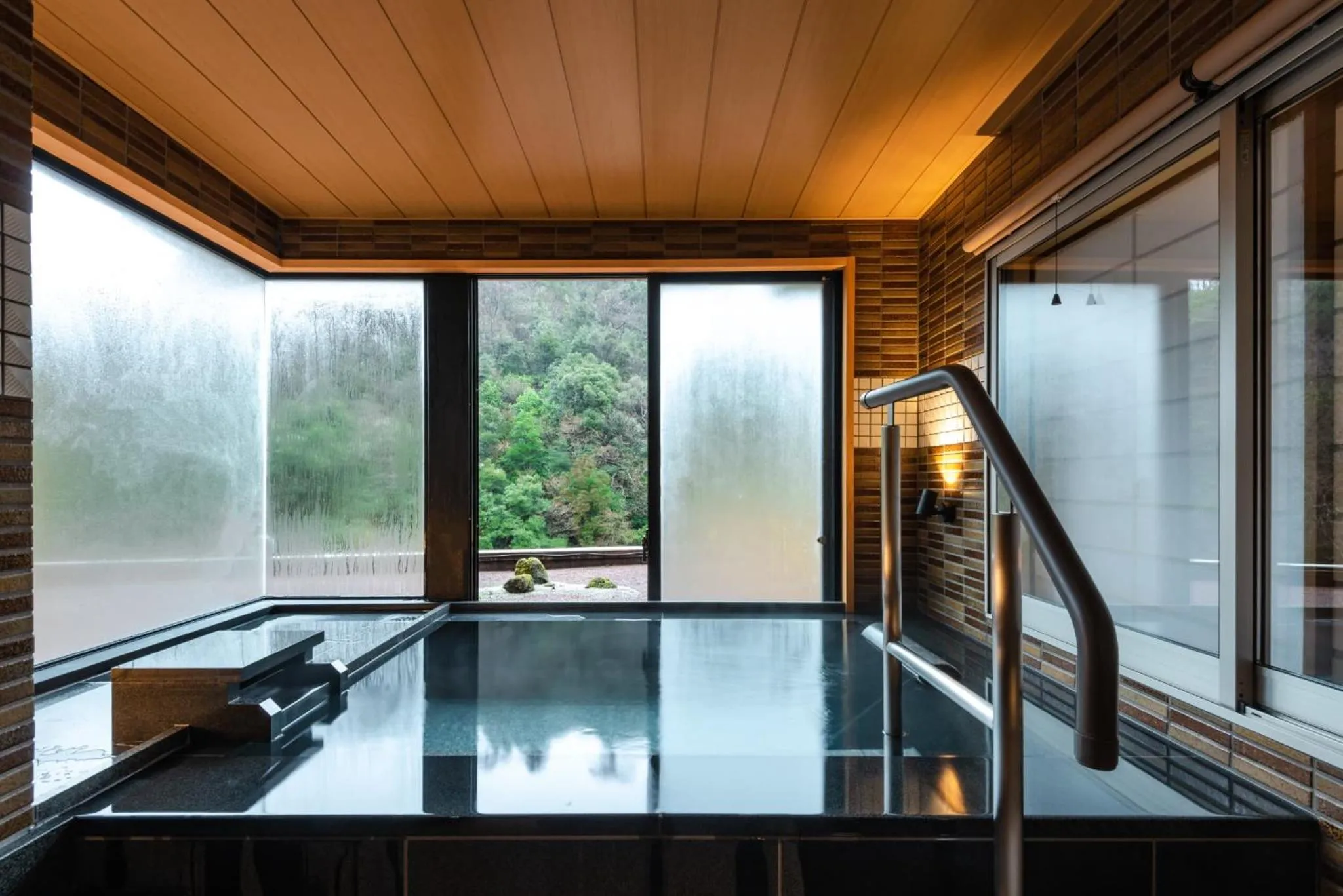 Hot Spring Bath in Shirasagiyu Tawaraya