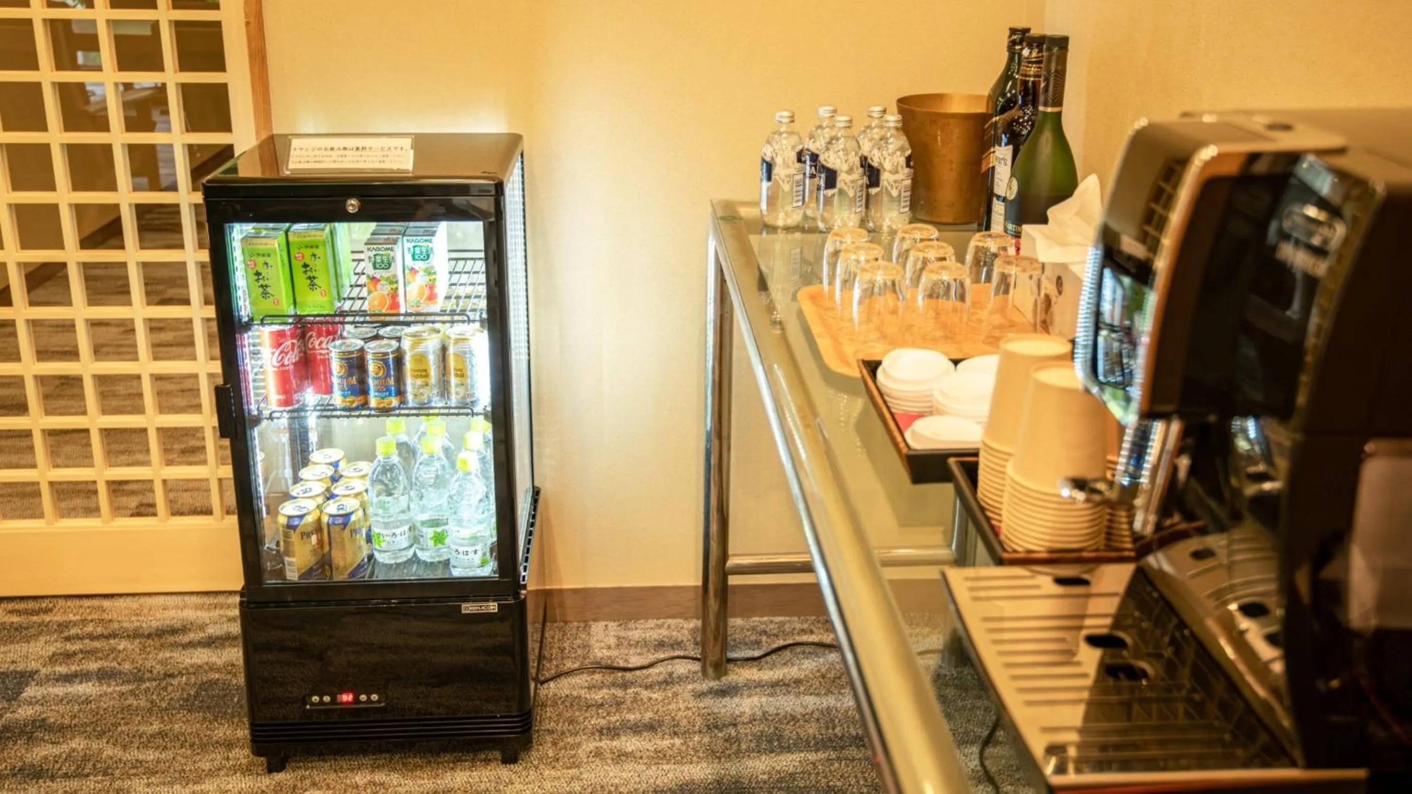 Lounge or bar in Shirasagiyu Tawaraya