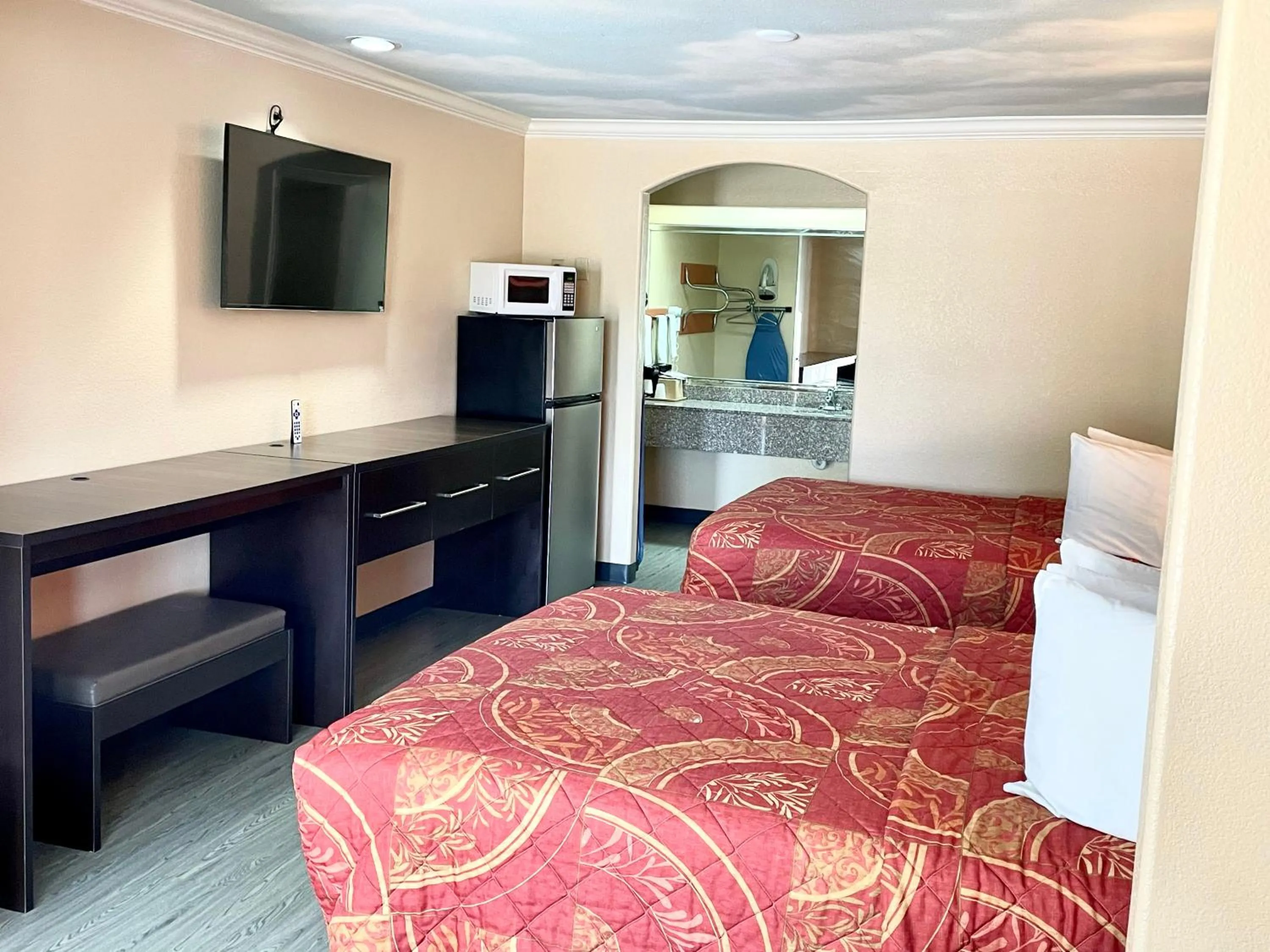 Bed in Luxury Inn Liberty