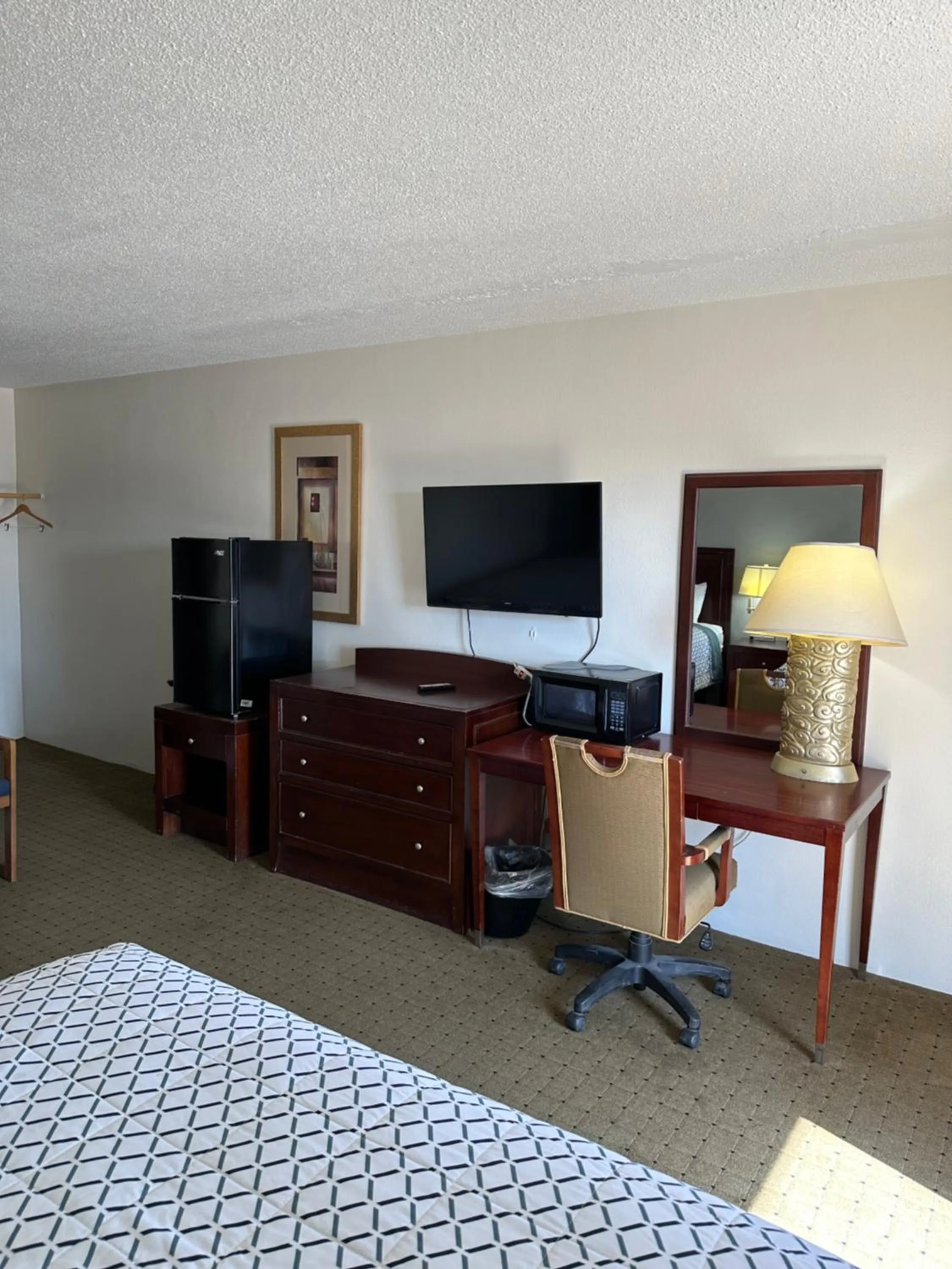 Bed in Budget Inn Motel