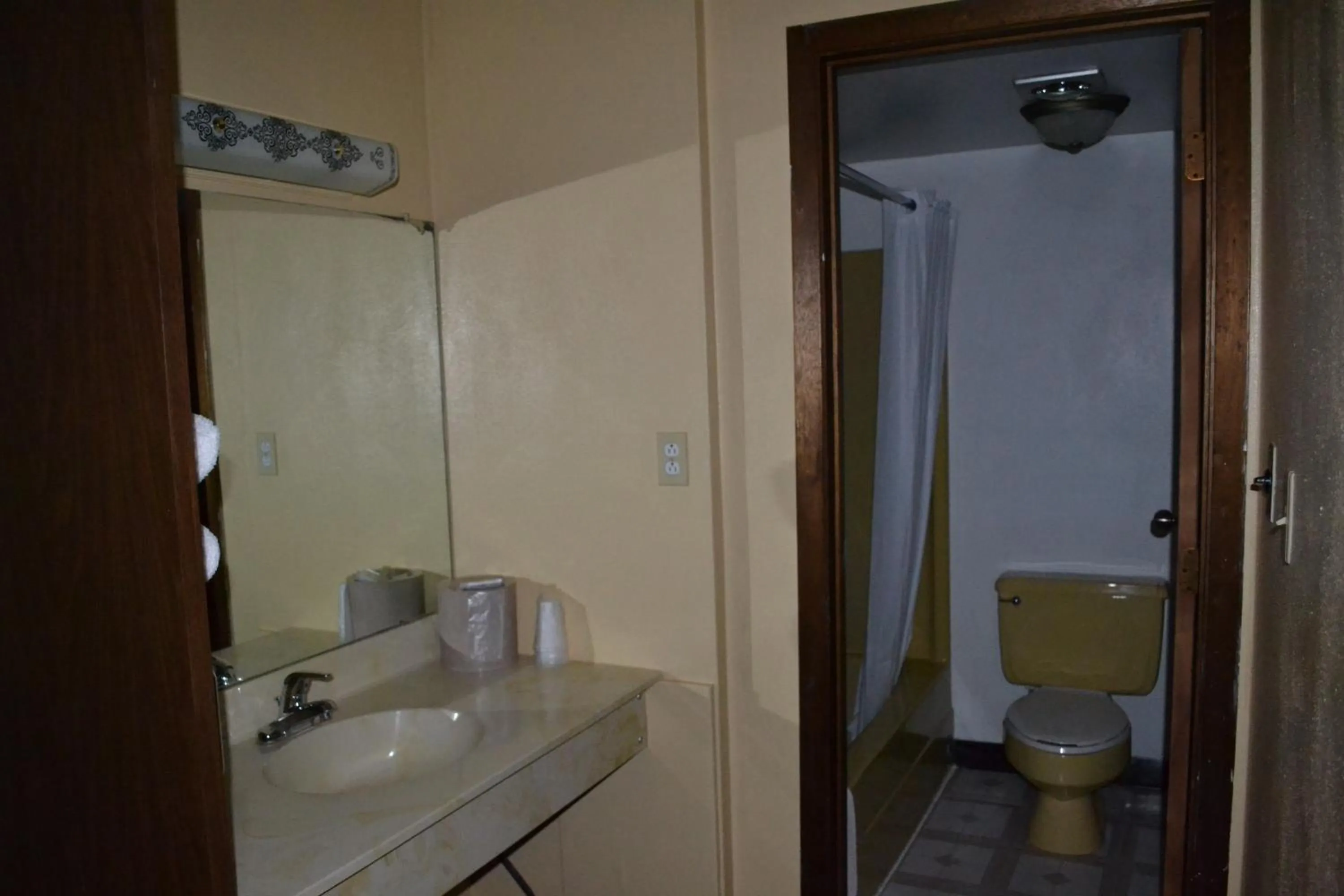 Bathroom in Budget Inn Motel