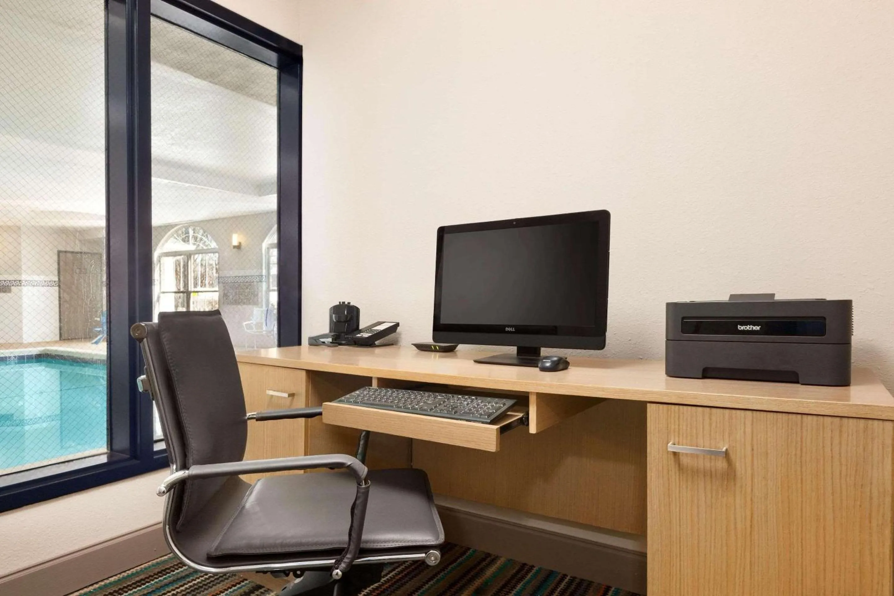 Business facilities in Country Inn & Suites by Radisson, Dalton, GA