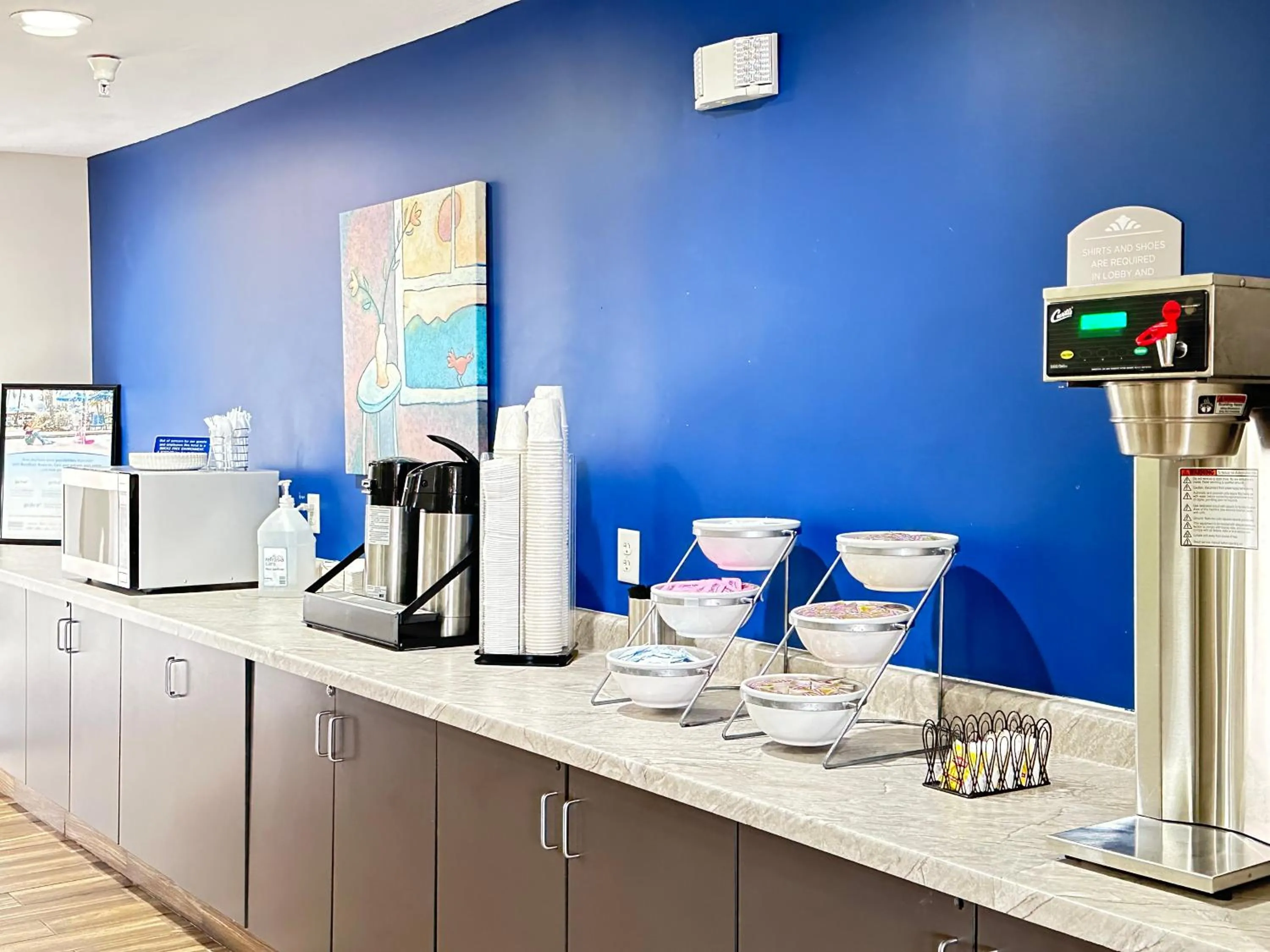 Coffee/tea facilities in Microtel Inn & Suites by Wyndham Springfield