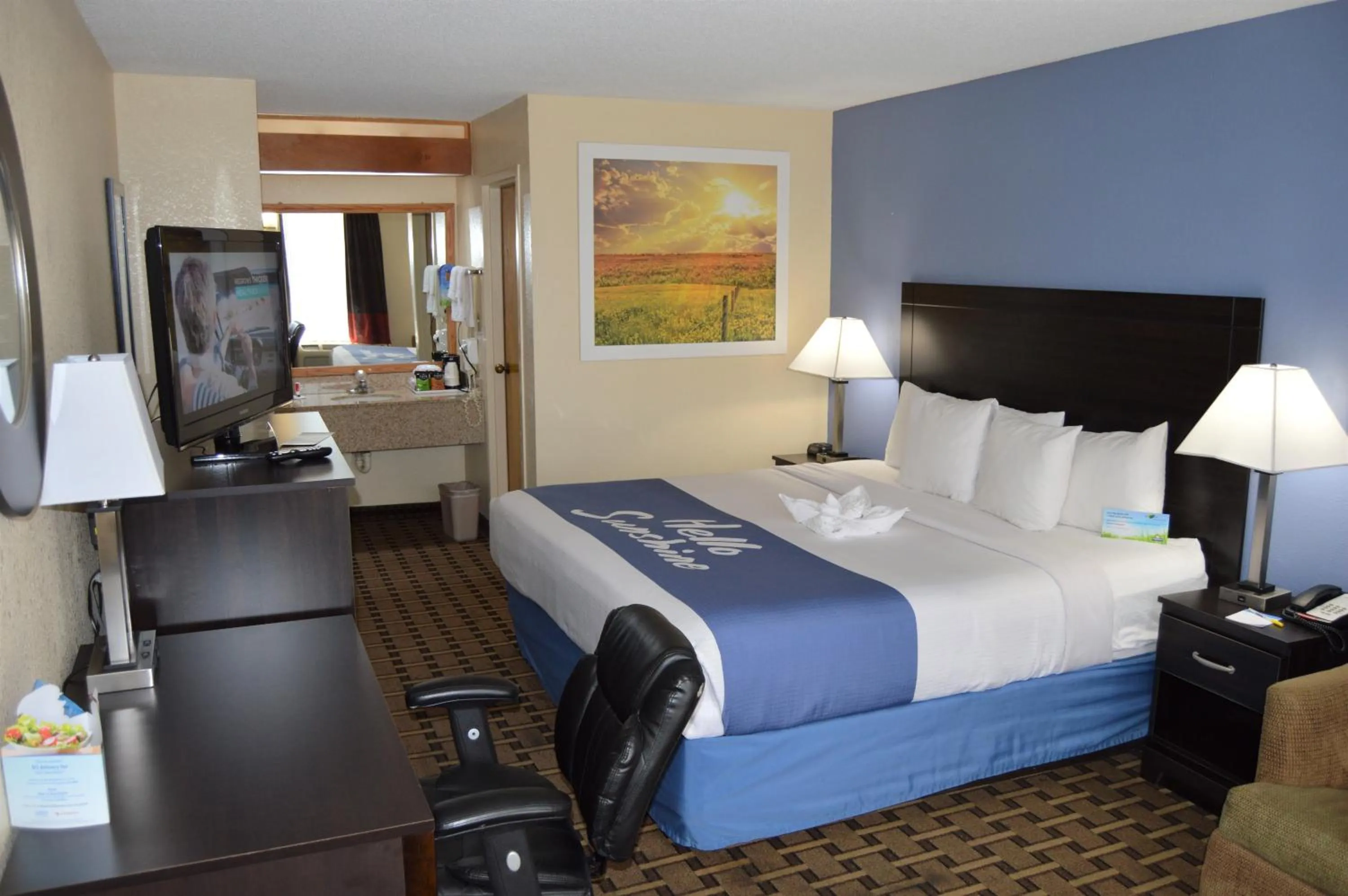 Photo of the whole room, Bed in Days Inn by Wyndham Easley West Of Greenville/Clemson Area