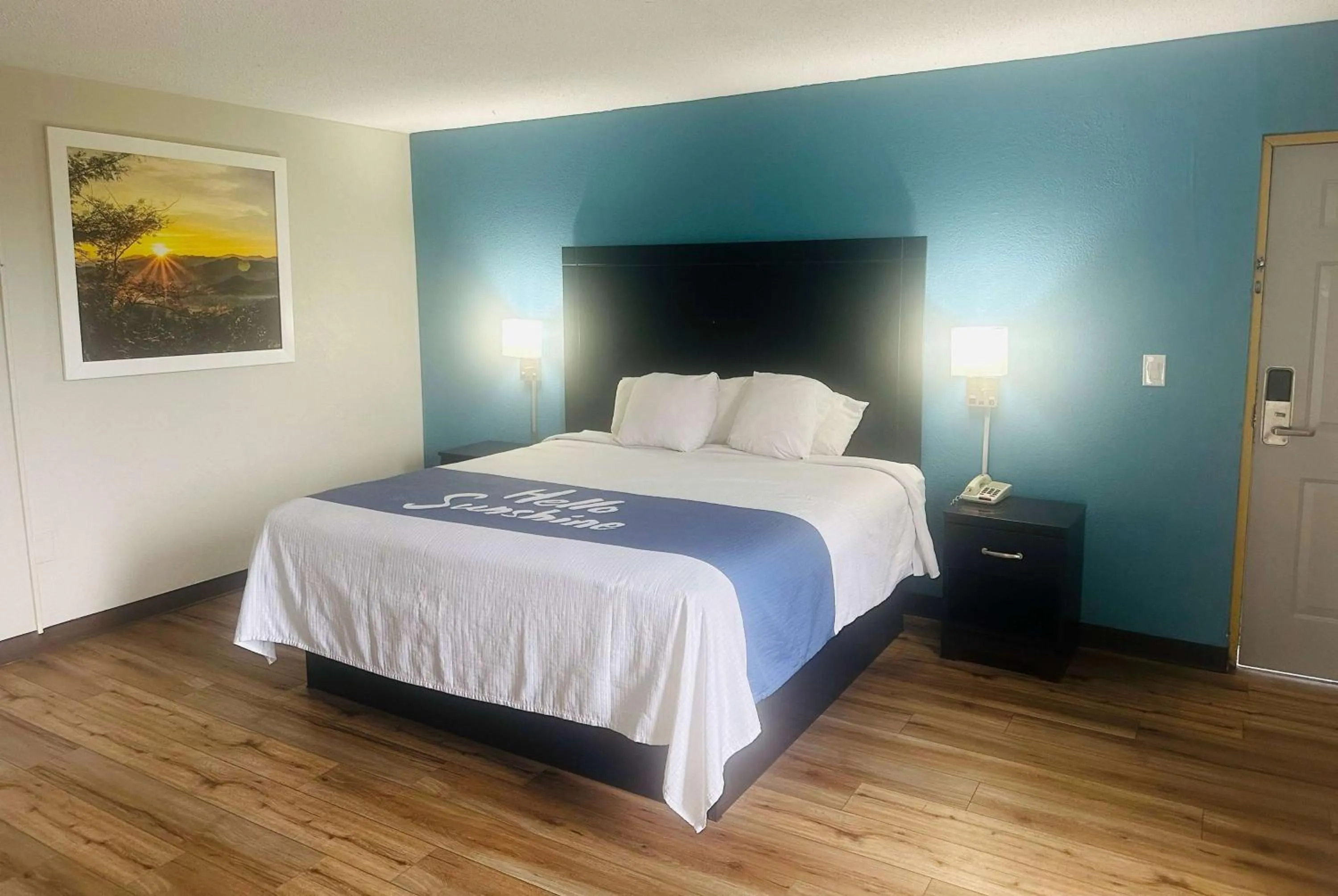 Bed in Days Inn by Wyndham Easley West Of Greenville/Clemson Area