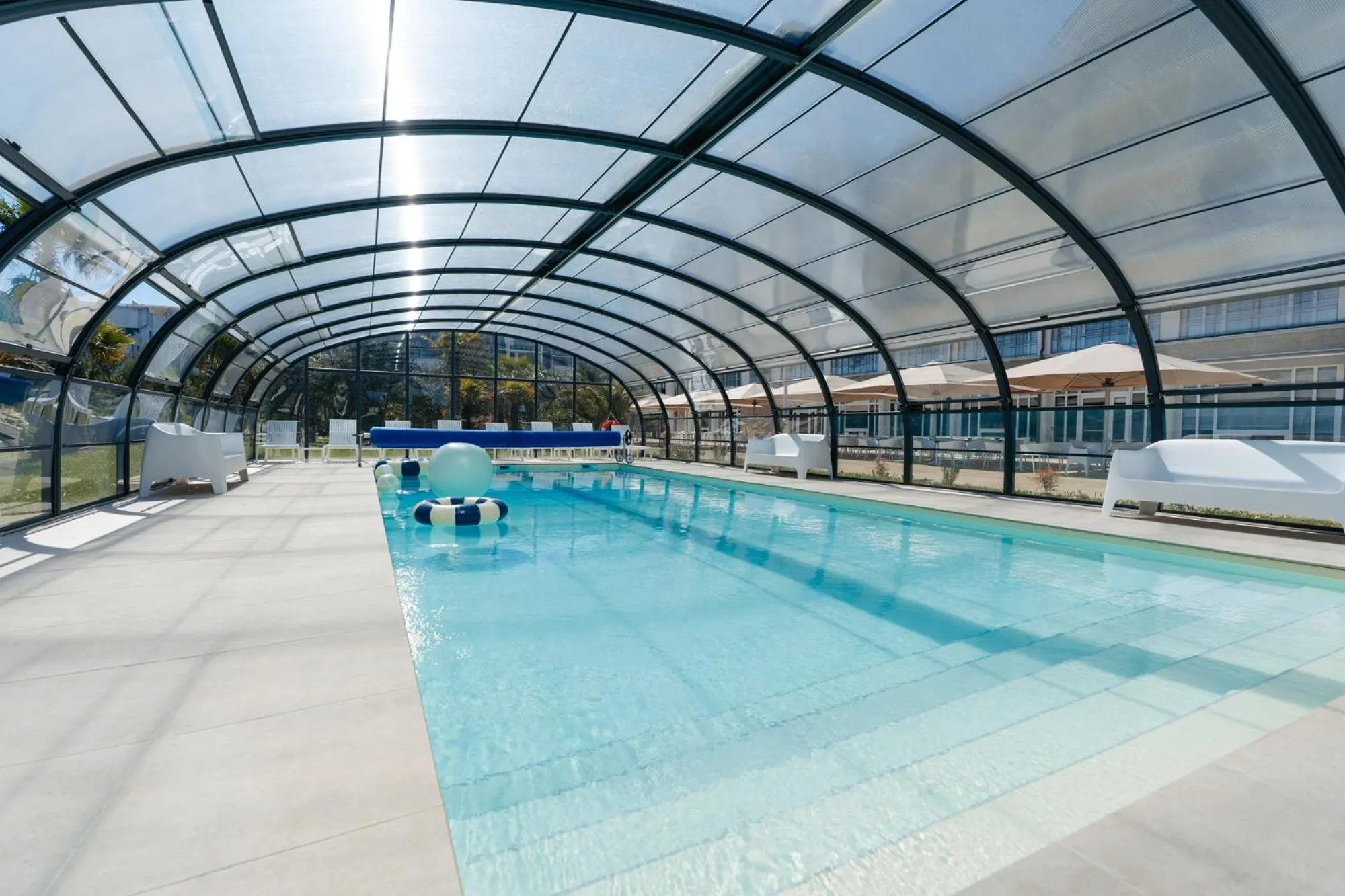 Swimming pool in Westotel Le Pouliguen