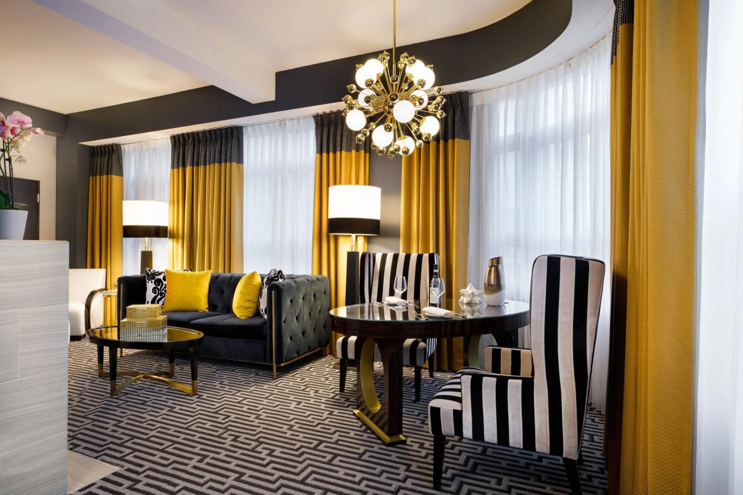 Living room in Hotel Metro, Autograph Collection