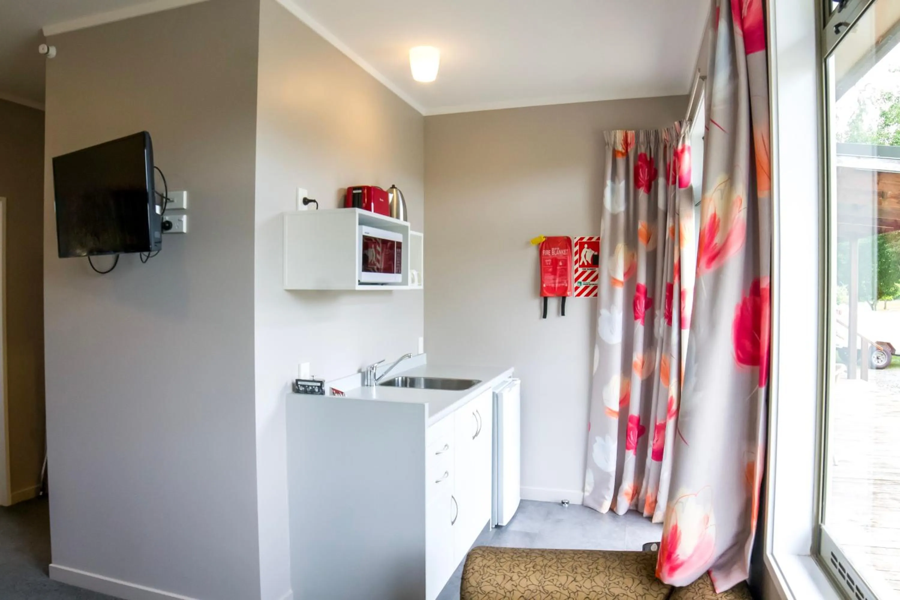 TV and multimedia in Te Anau Lakeview Holiday Park & Motels
