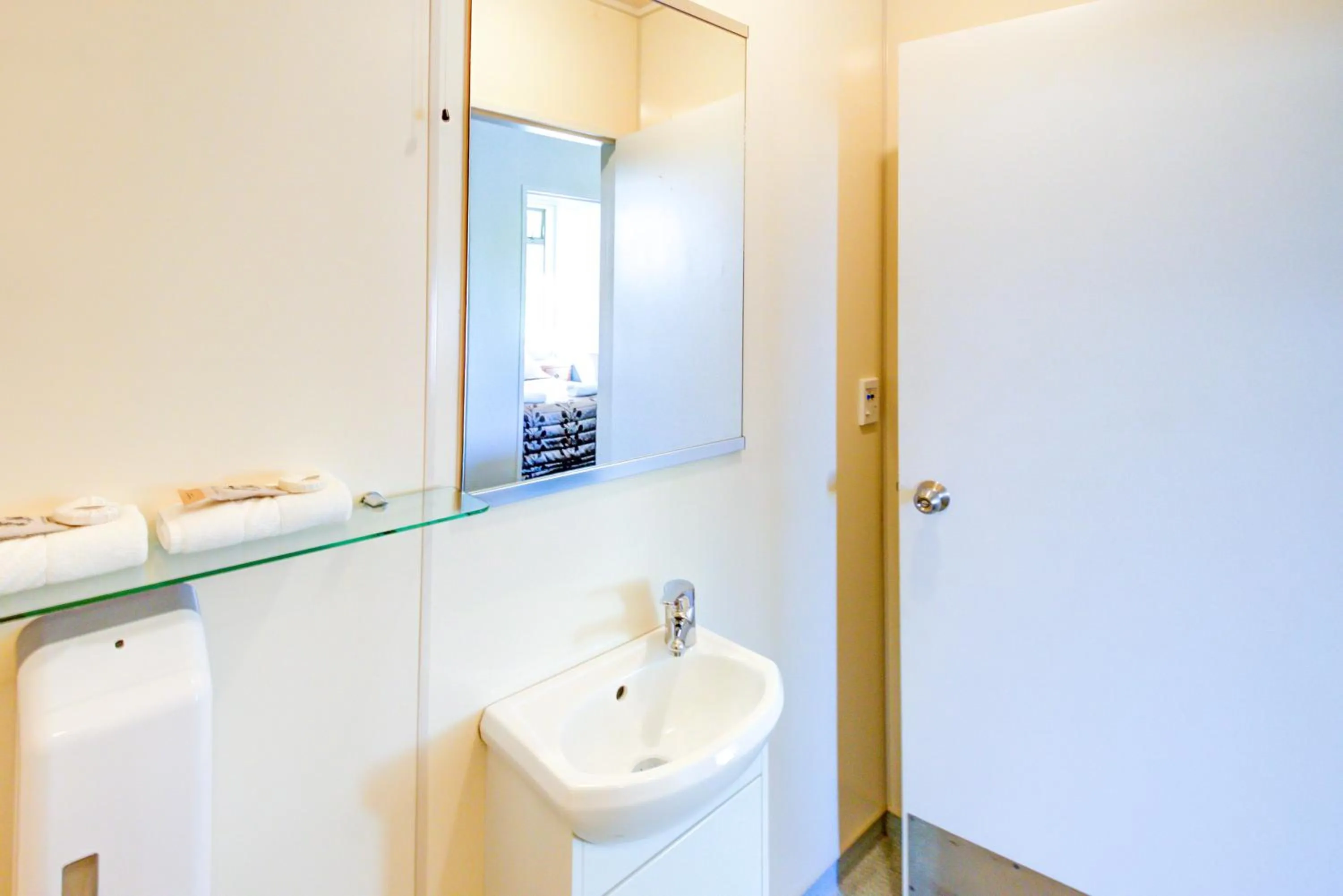 Shower in Te Anau Lakeview Holiday Park & Motels