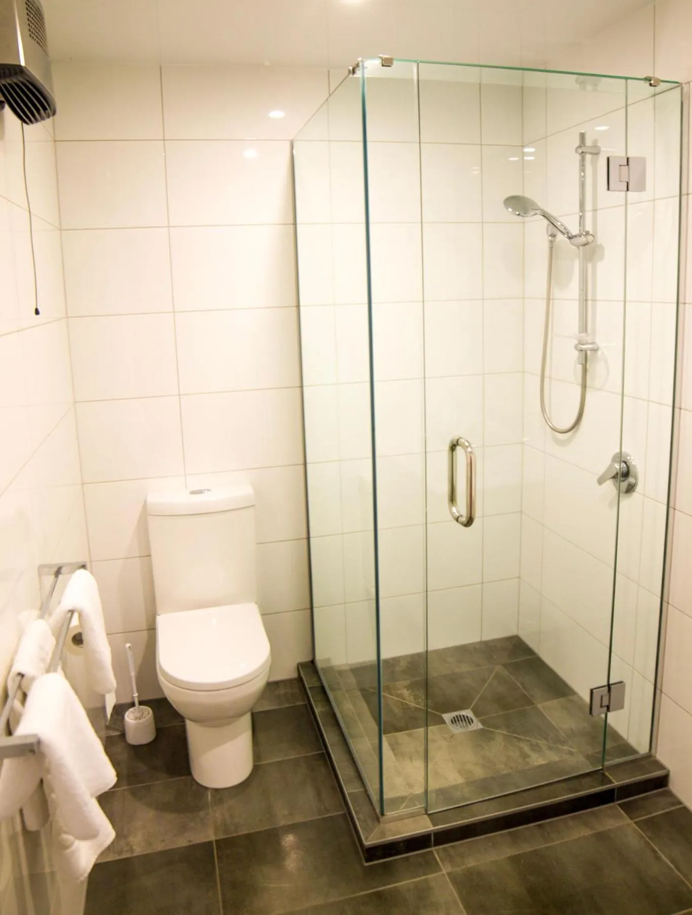 Shower in Te Anau Lakeview Holiday Park & Motels