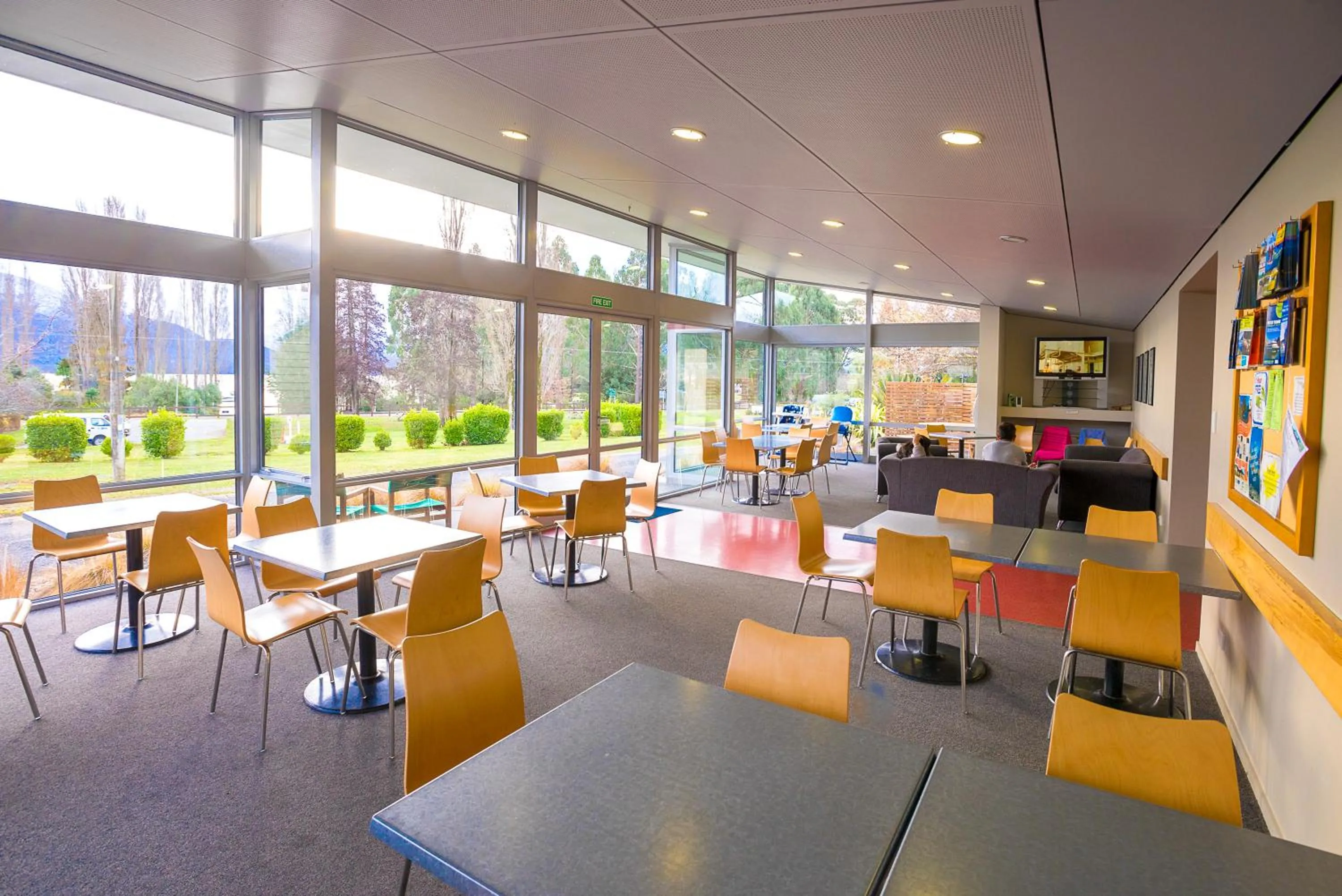 Cabin with Kitchenette and Shared Bathroom in Te Anau Lakeview Holiday Park & Motels