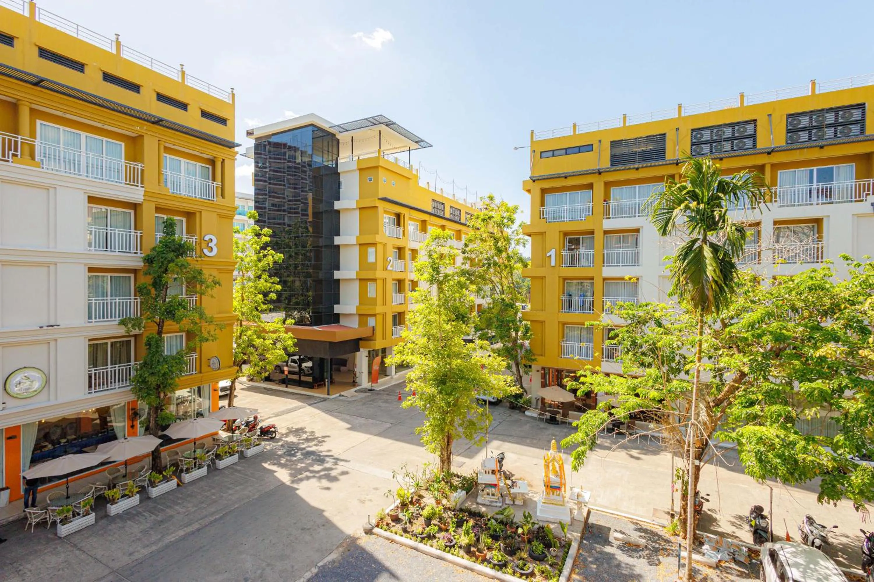 Property building in ASHLEE Plaza Patong Hotel & Spa