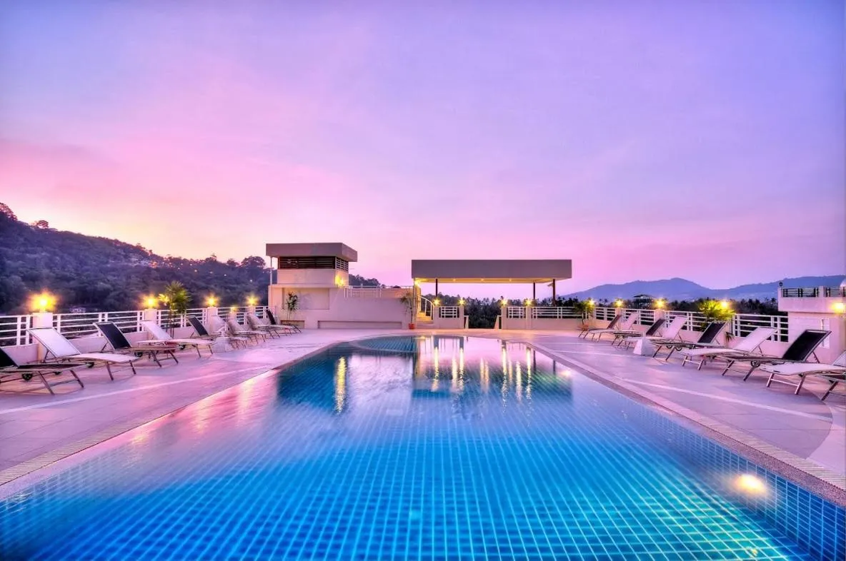 Swimming pool in ASHLEE Plaza Patong Hotel & Spa