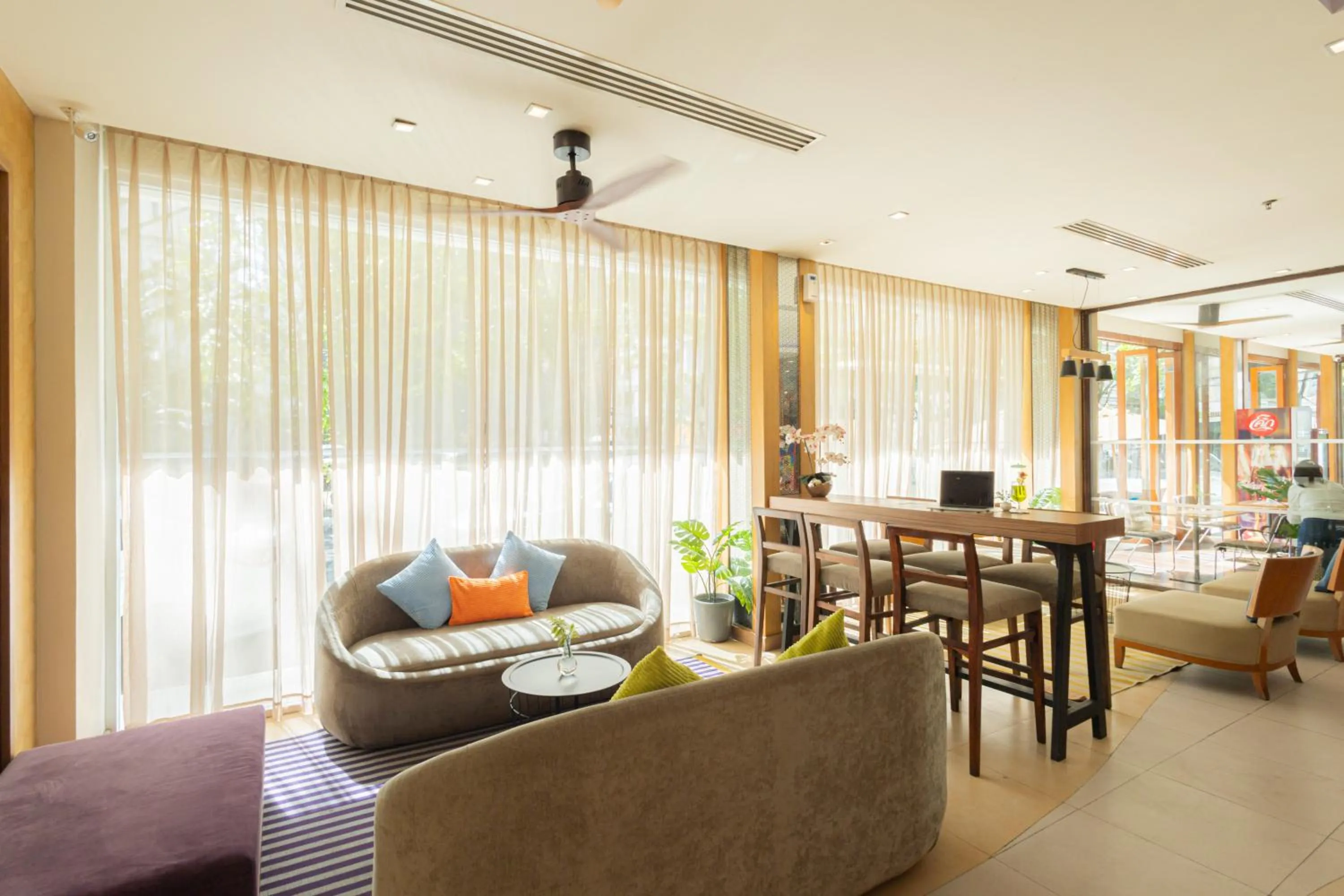 Lobby or reception in ASHLEE Plaza Patong Hotel & Spa