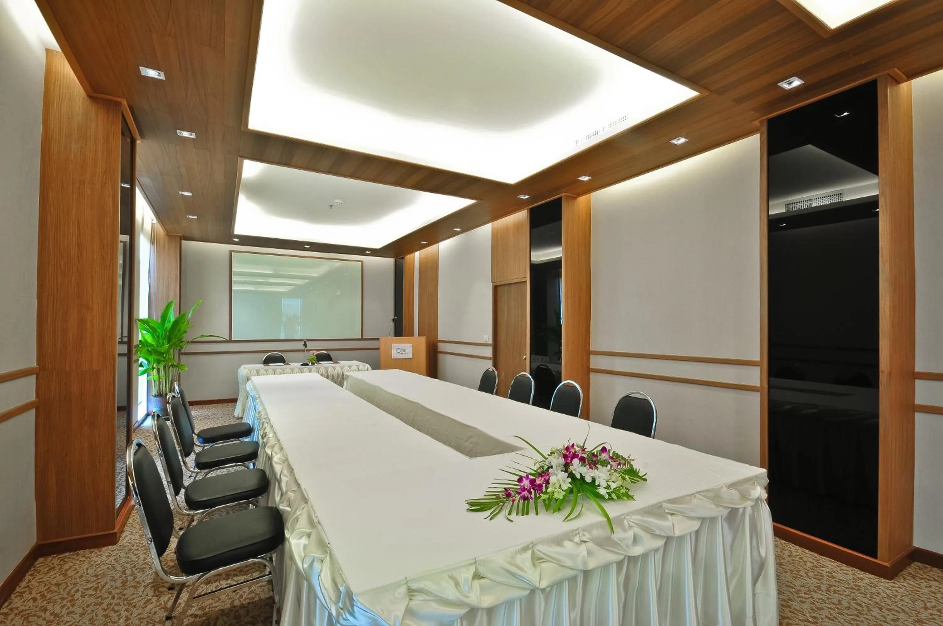 Business facilities in ASHLEE Plaza Patong Hotel & Spa