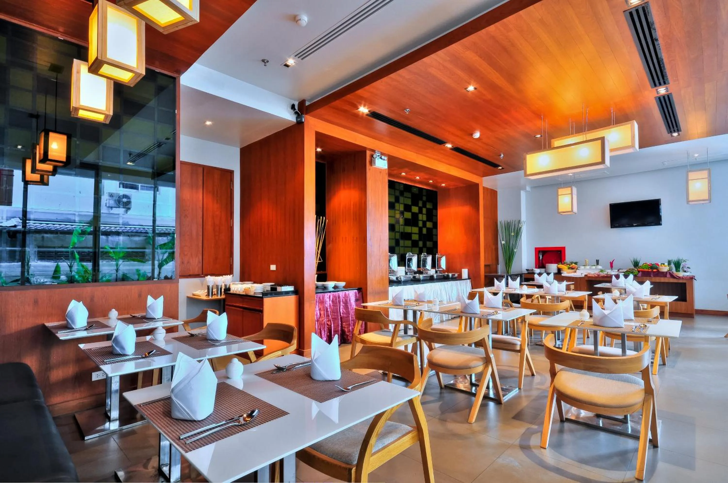 Restaurant/places to eat in ASHLEE Heights Hotel Patong