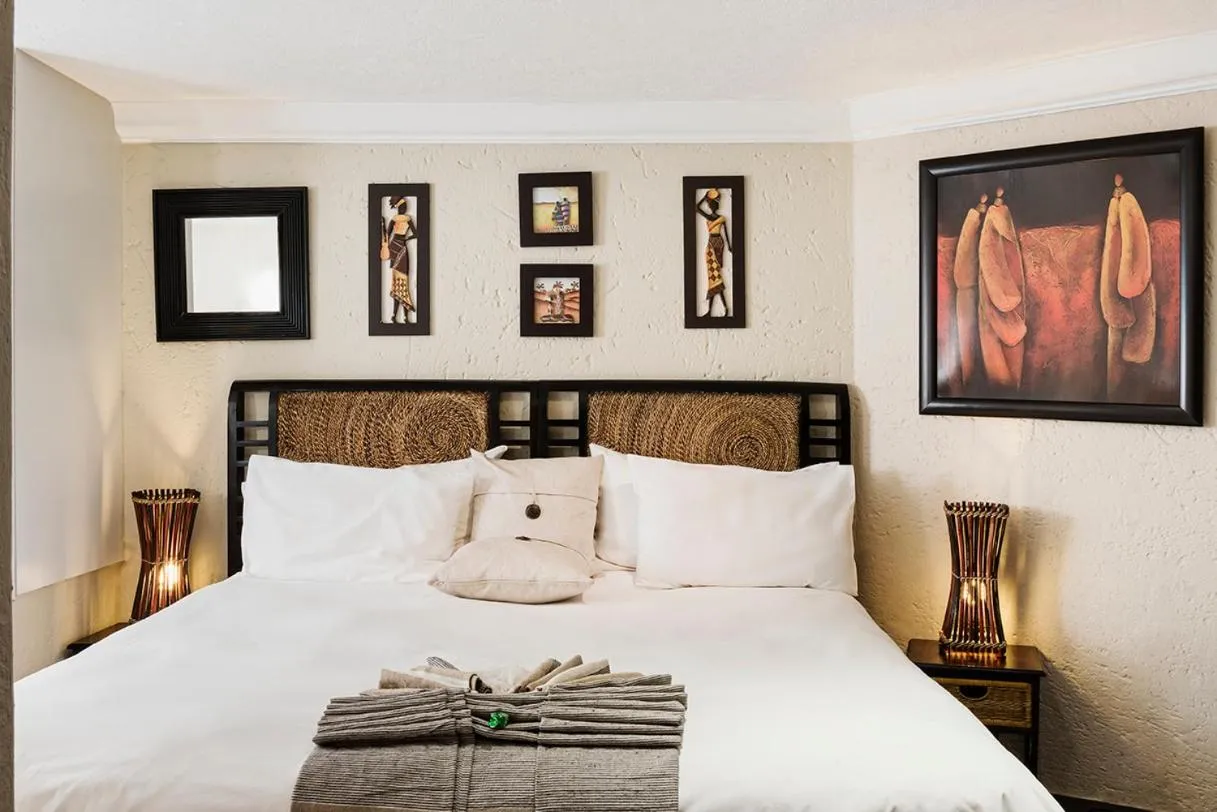 Bedroom, Bed in Glenda's Guest Suites