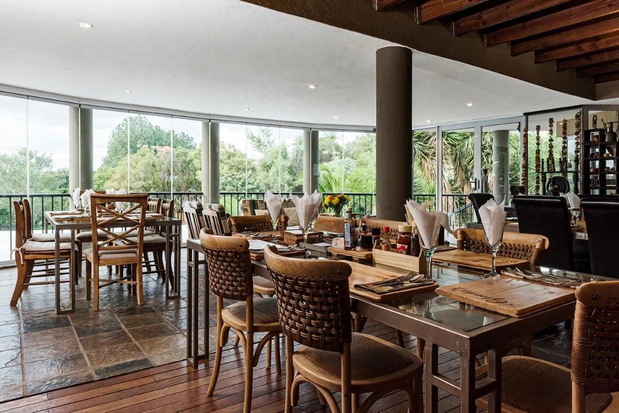 Restaurant/places to eat in Glenda's Guest Suites