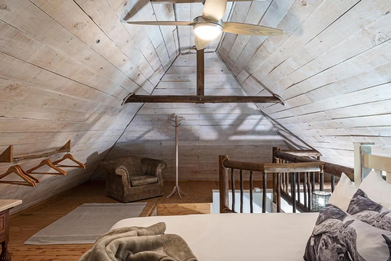 Bedroom, Bed in Glenda's Guest Suites