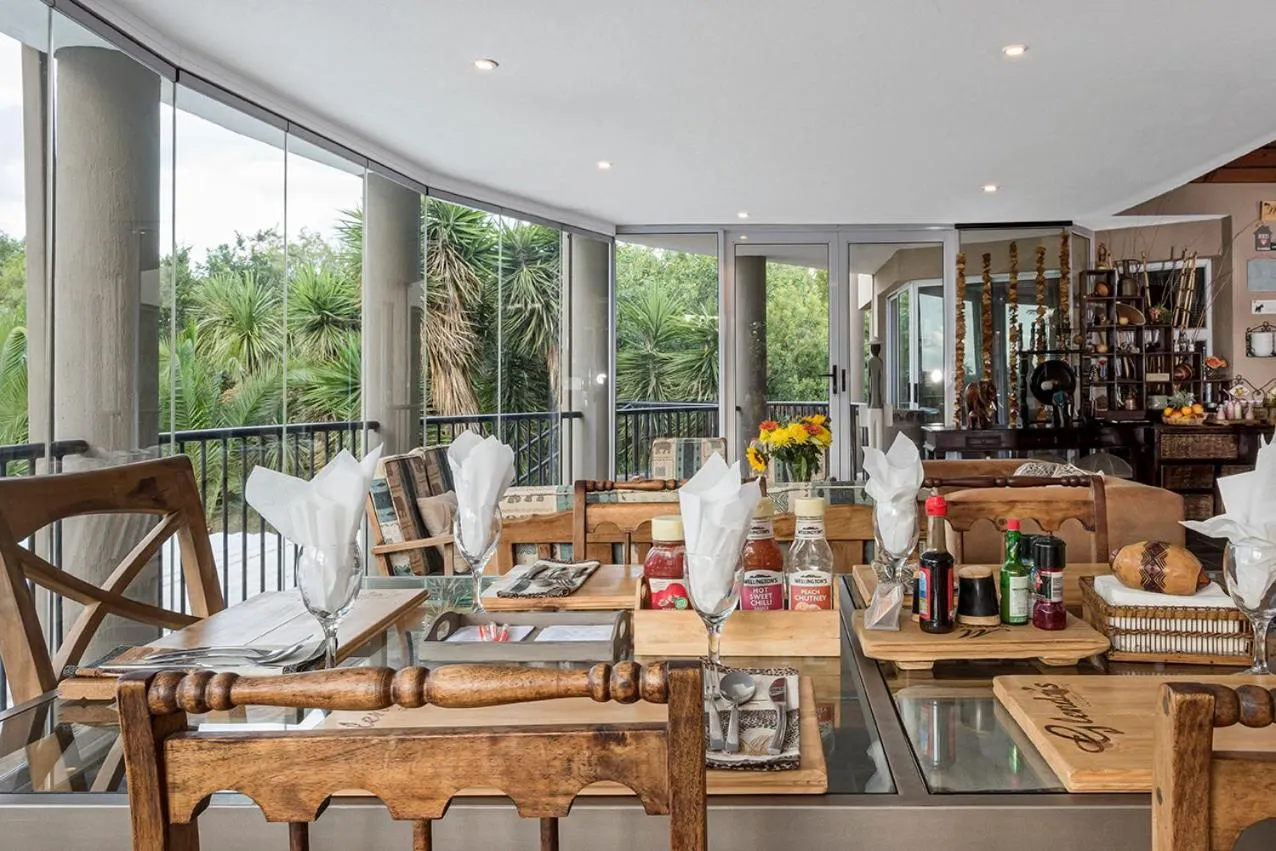 Restaurant/places to eat in Glenda's Guest Suites