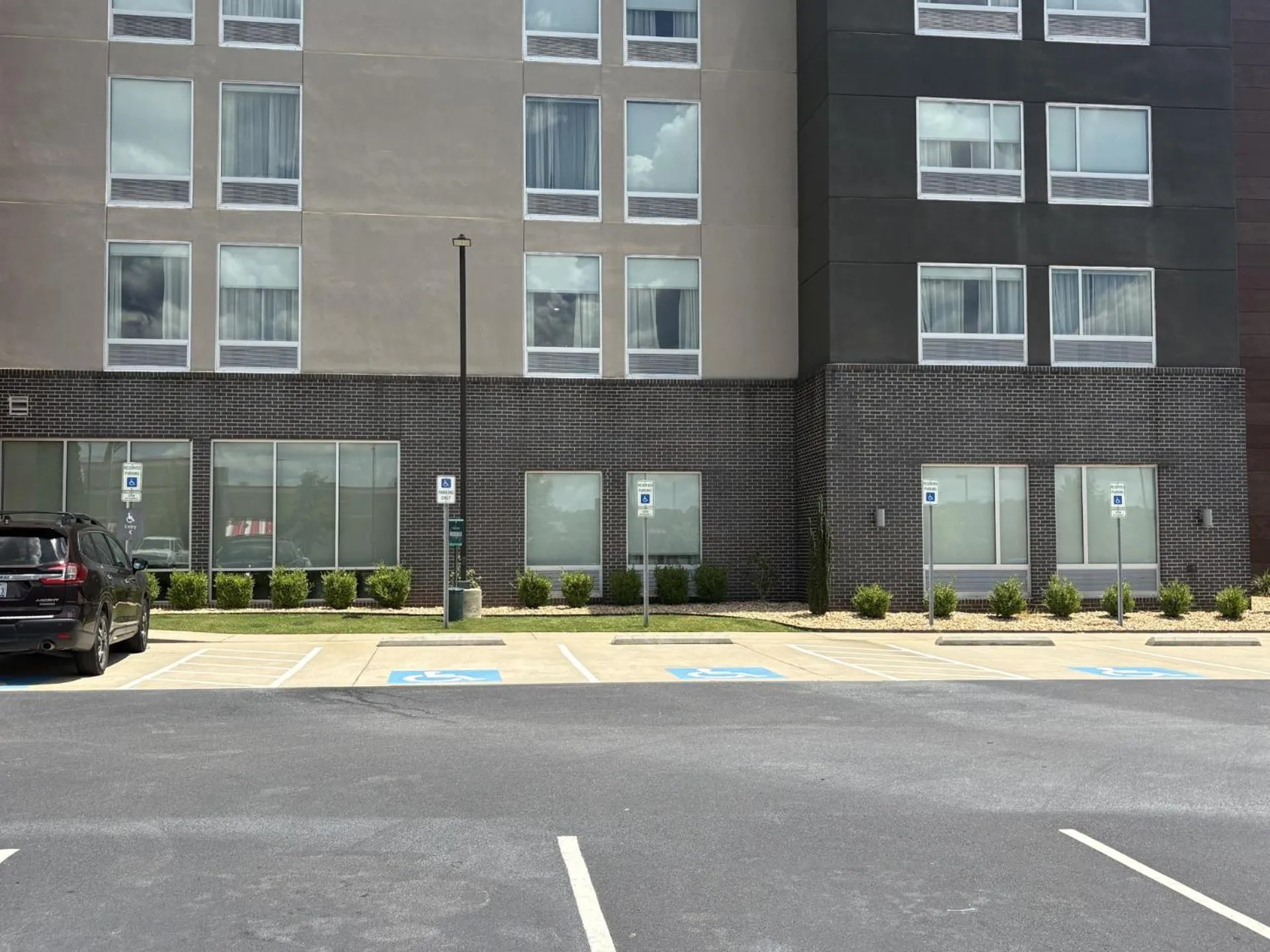 Parking in La Quinta by Wyndham Opelika Auburn